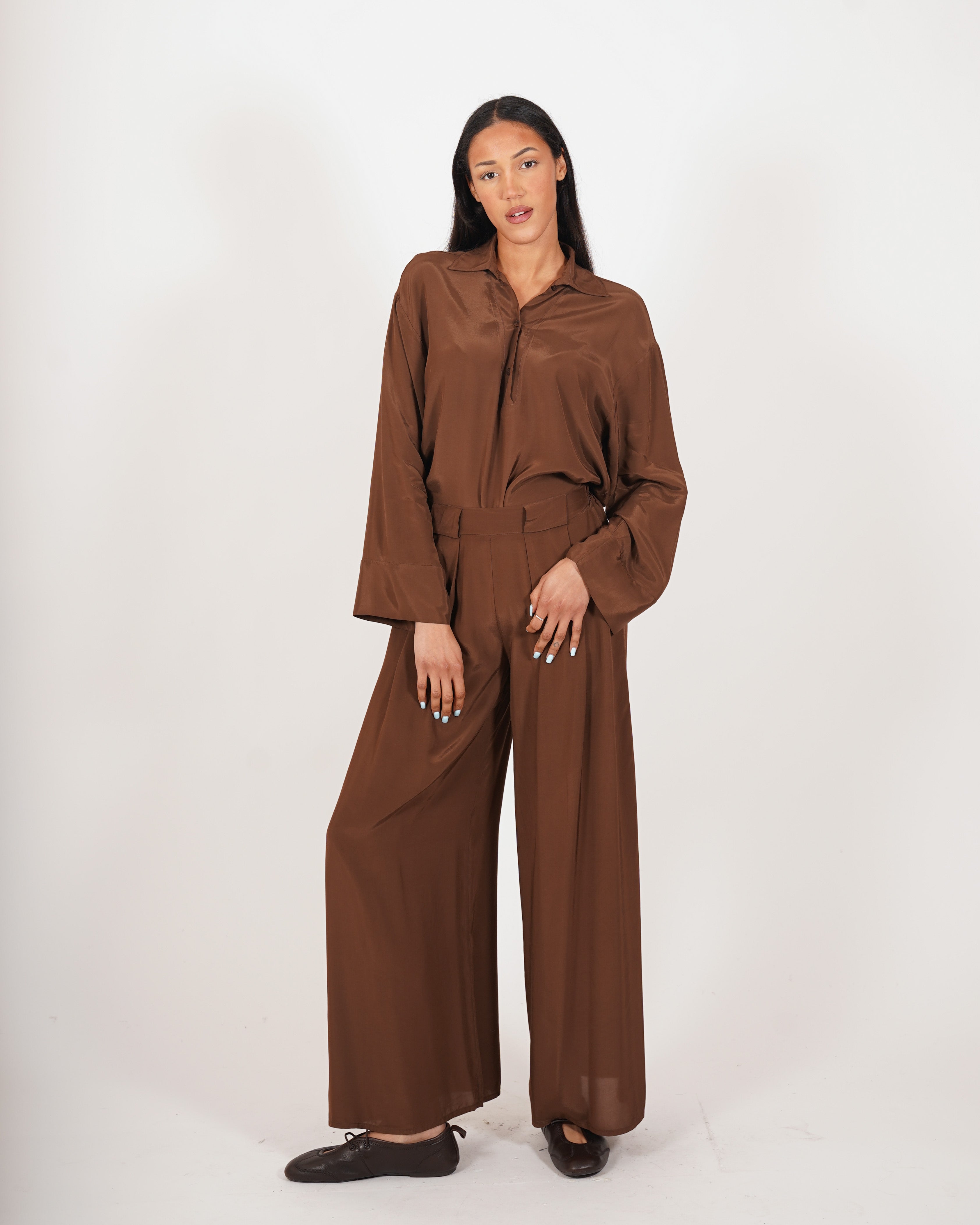 Pantaloni con baschina e gamba larga - Moderna