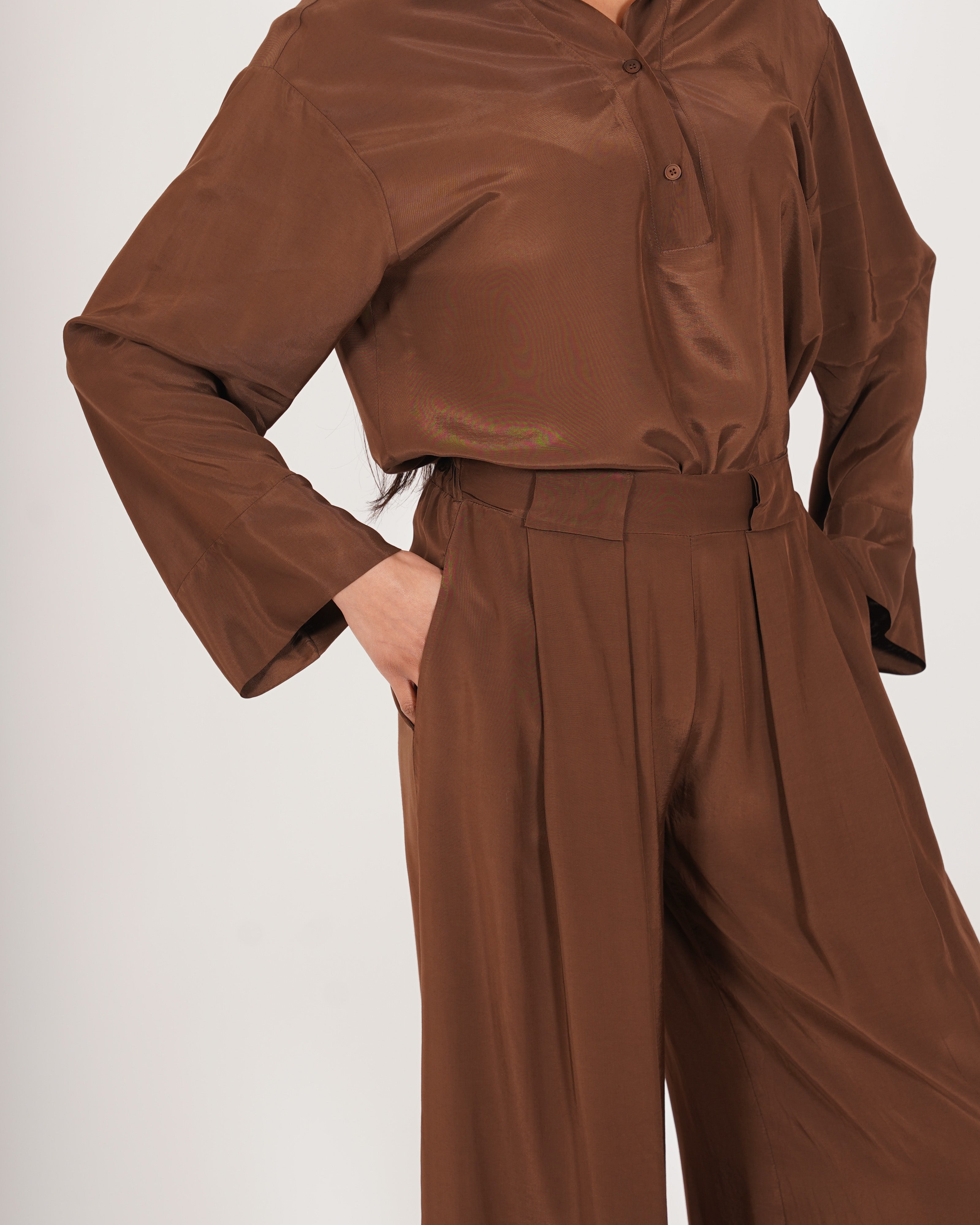 Pantaloni con baschina e gamba larga - Moderna