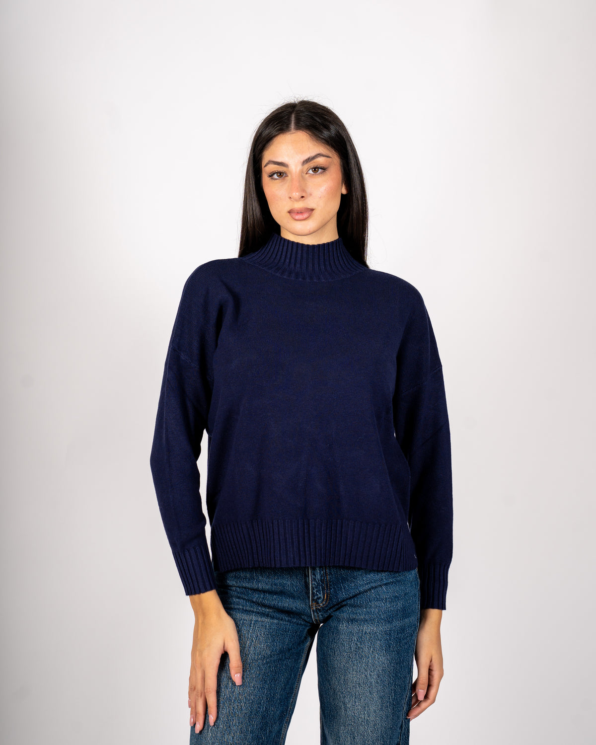 Maglia collo alto con spacchetti sul fondo - Gesso