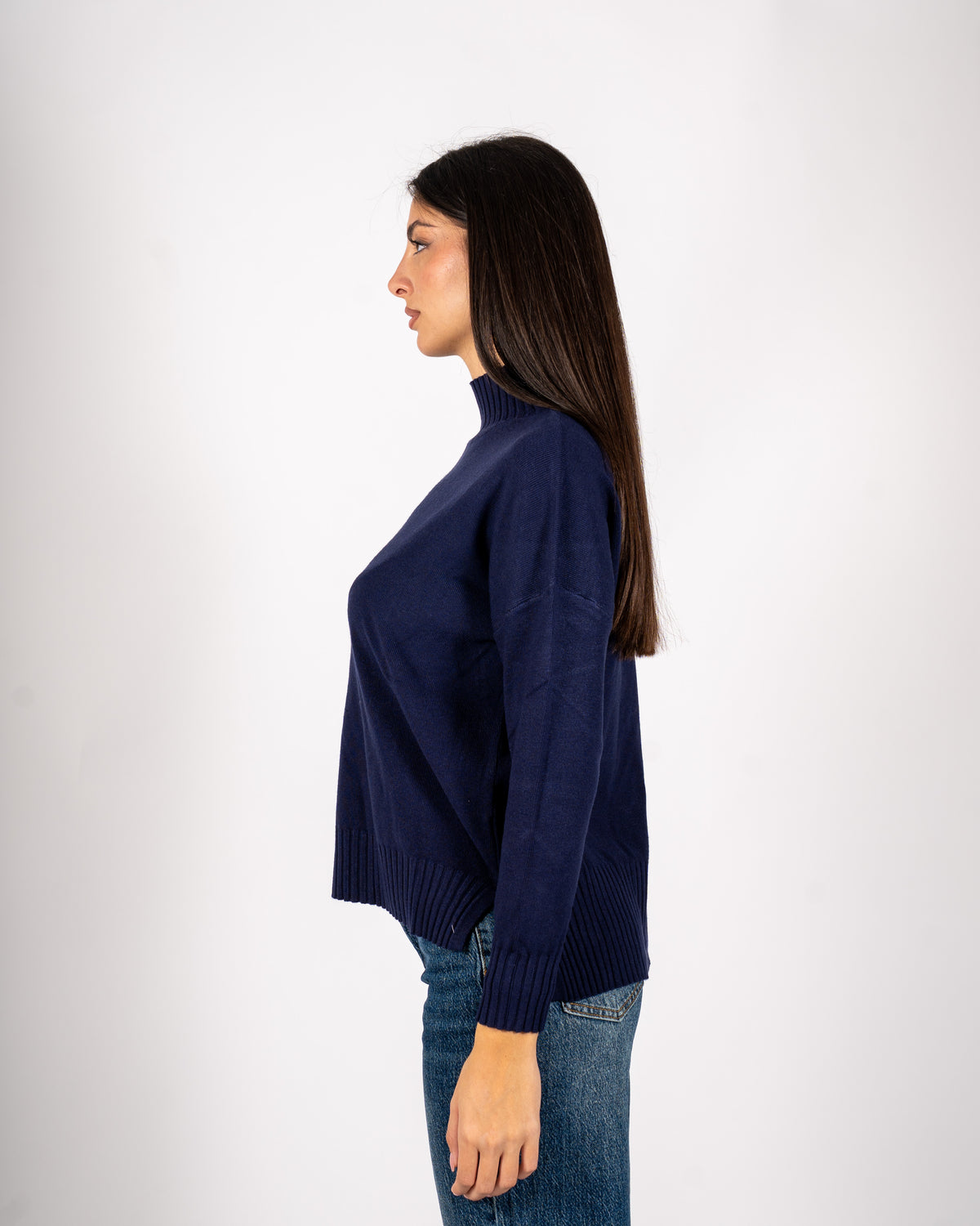 Maglia collo alto con spacchetti sul fondo - Gesso