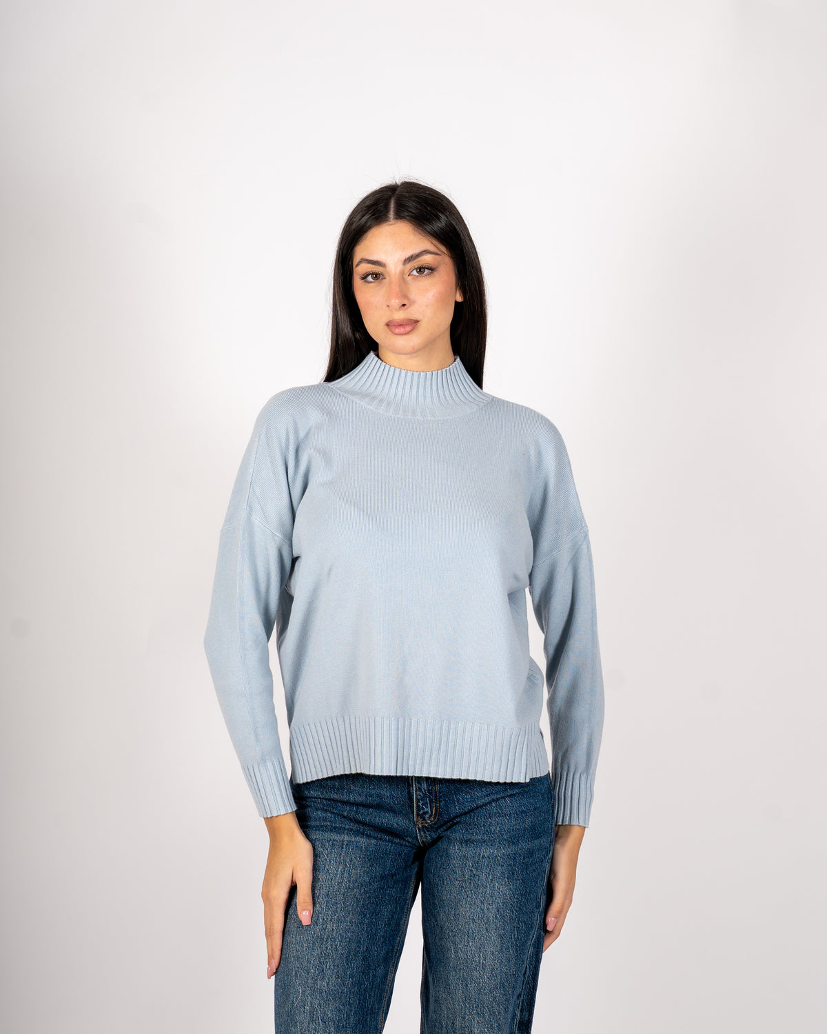 Maglia collo alto con spacchetti sul fondo - Gesso