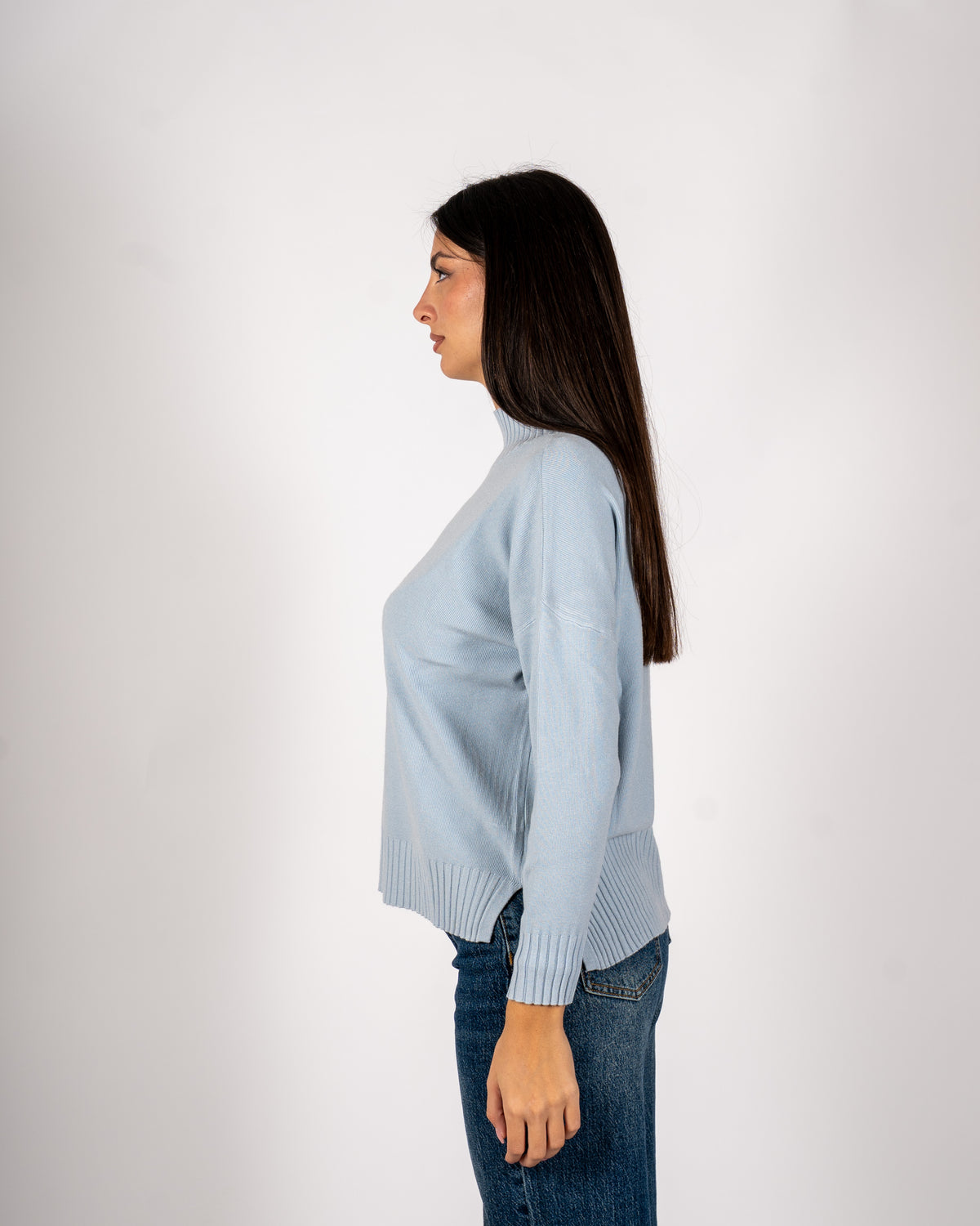 Maglia collo alto con spacchetti sul fondo - Gesso
