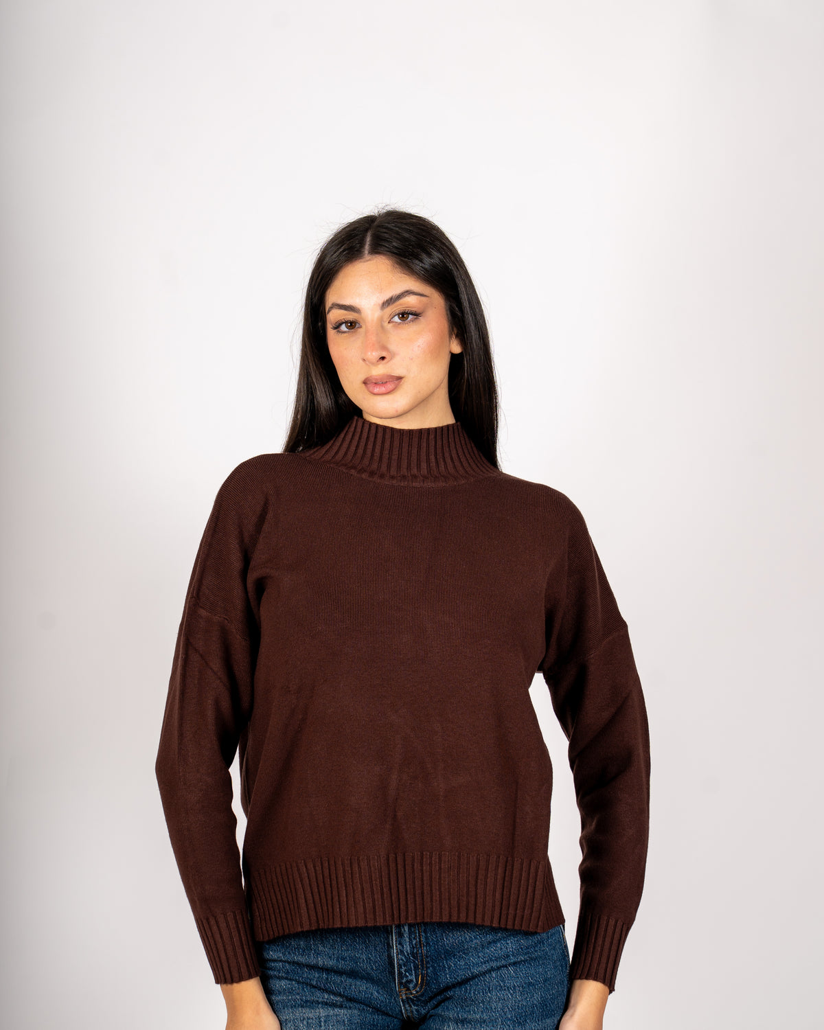 Maglia collo alto con spacchetti sul fondo - Gesso