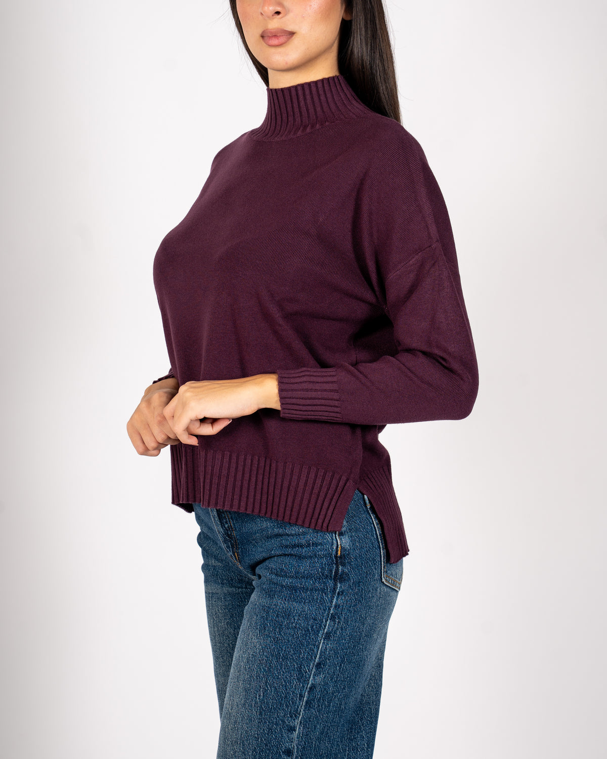 Maglia collo alto con spacchetti sul fondo - Gesso