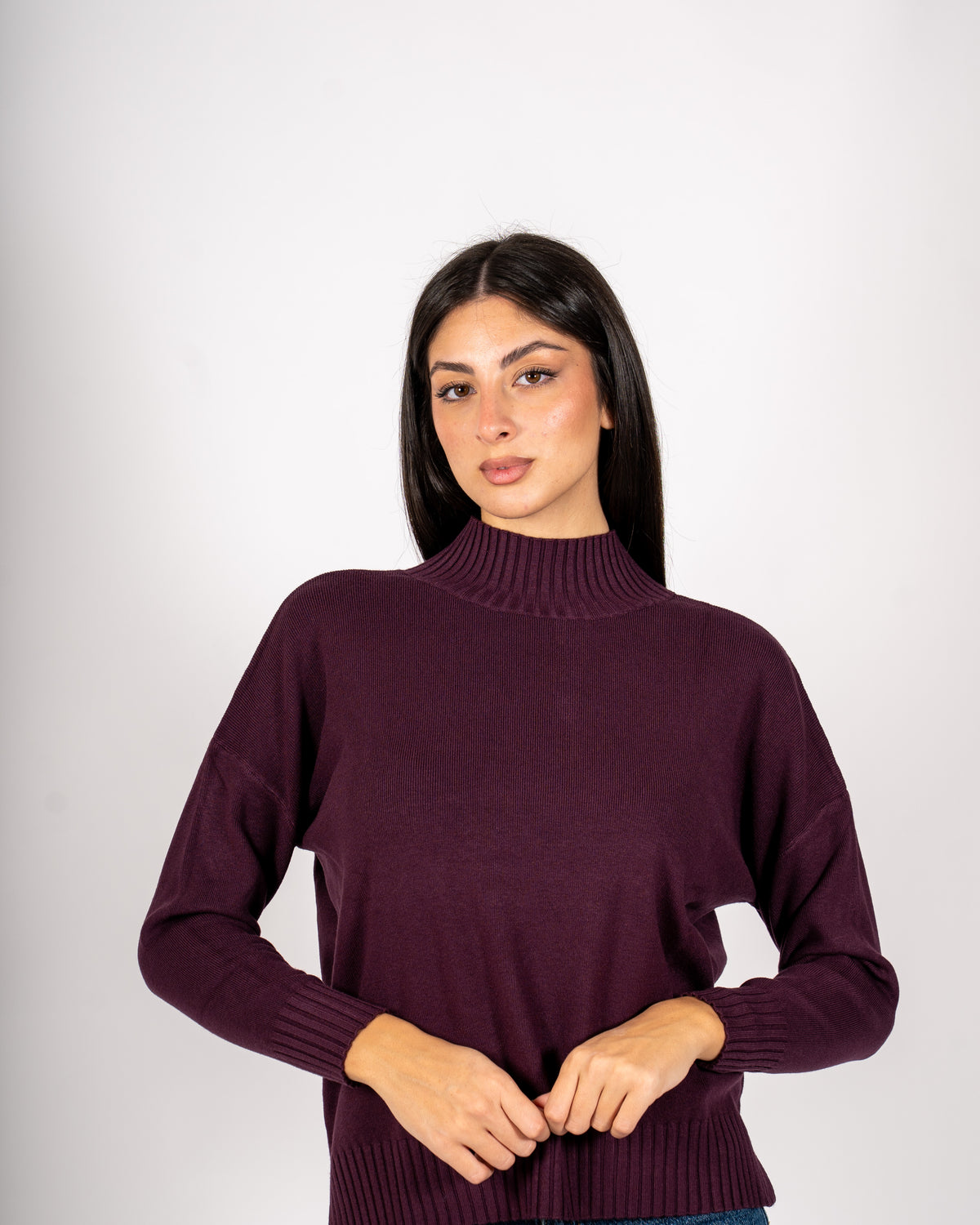Maglia collo alto con spacchetti sul fondo - Gesso