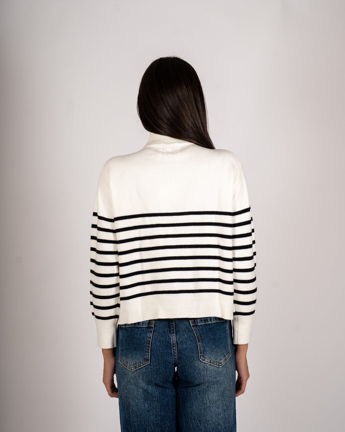Maglia rigata collo alto con zip - Venale