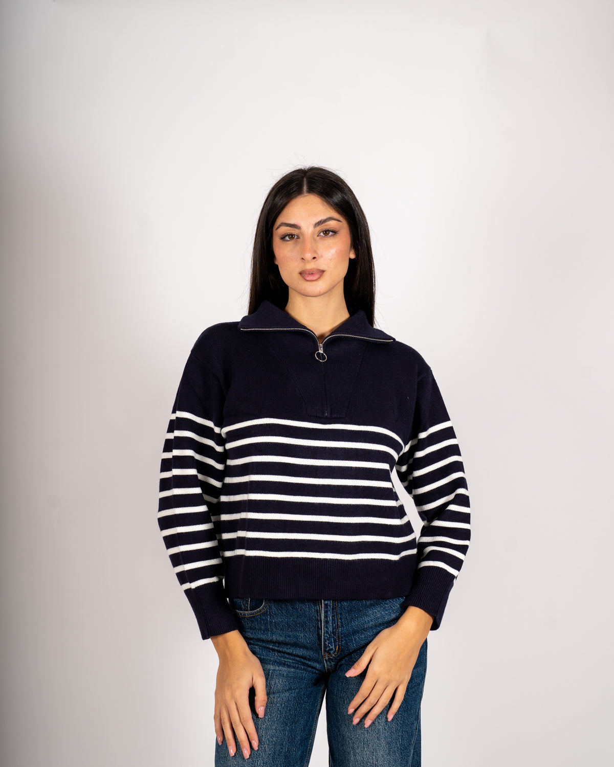 Maglia rigata collo alto con zip - Venale