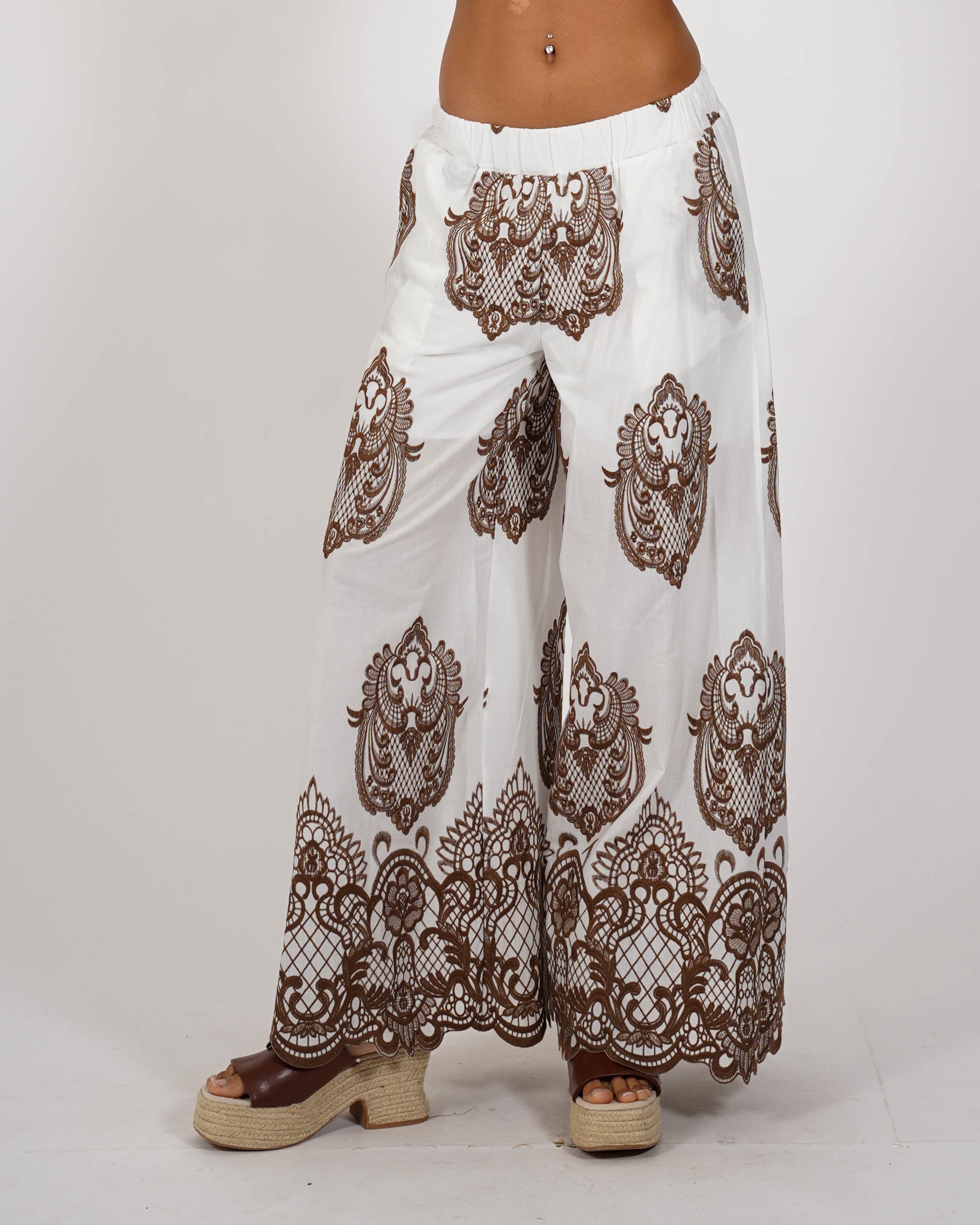 Pantaloni con baschina e gamba larga con ricamo - Calorosa