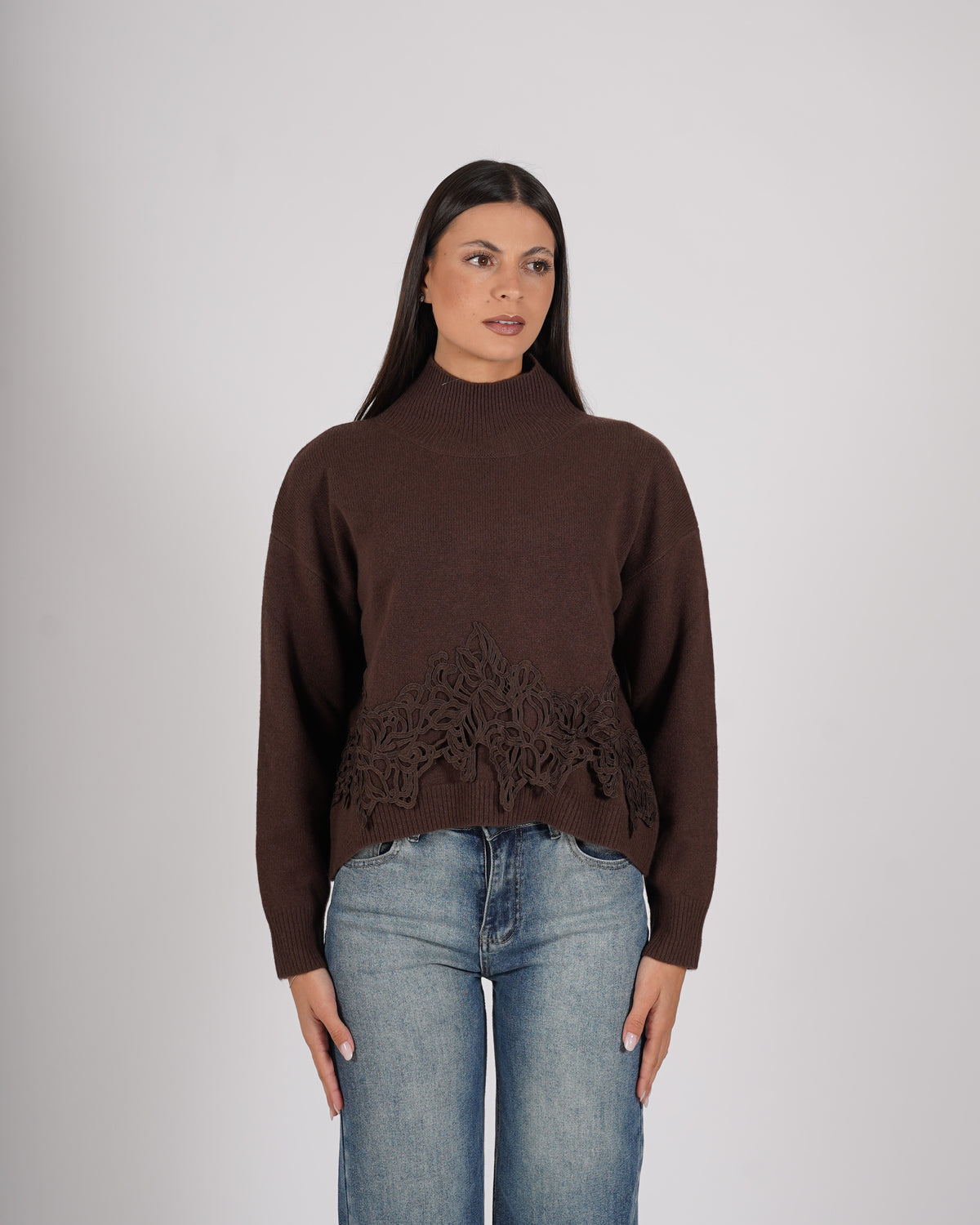 Maglia collo alto con ricamo in lana - Sarnella