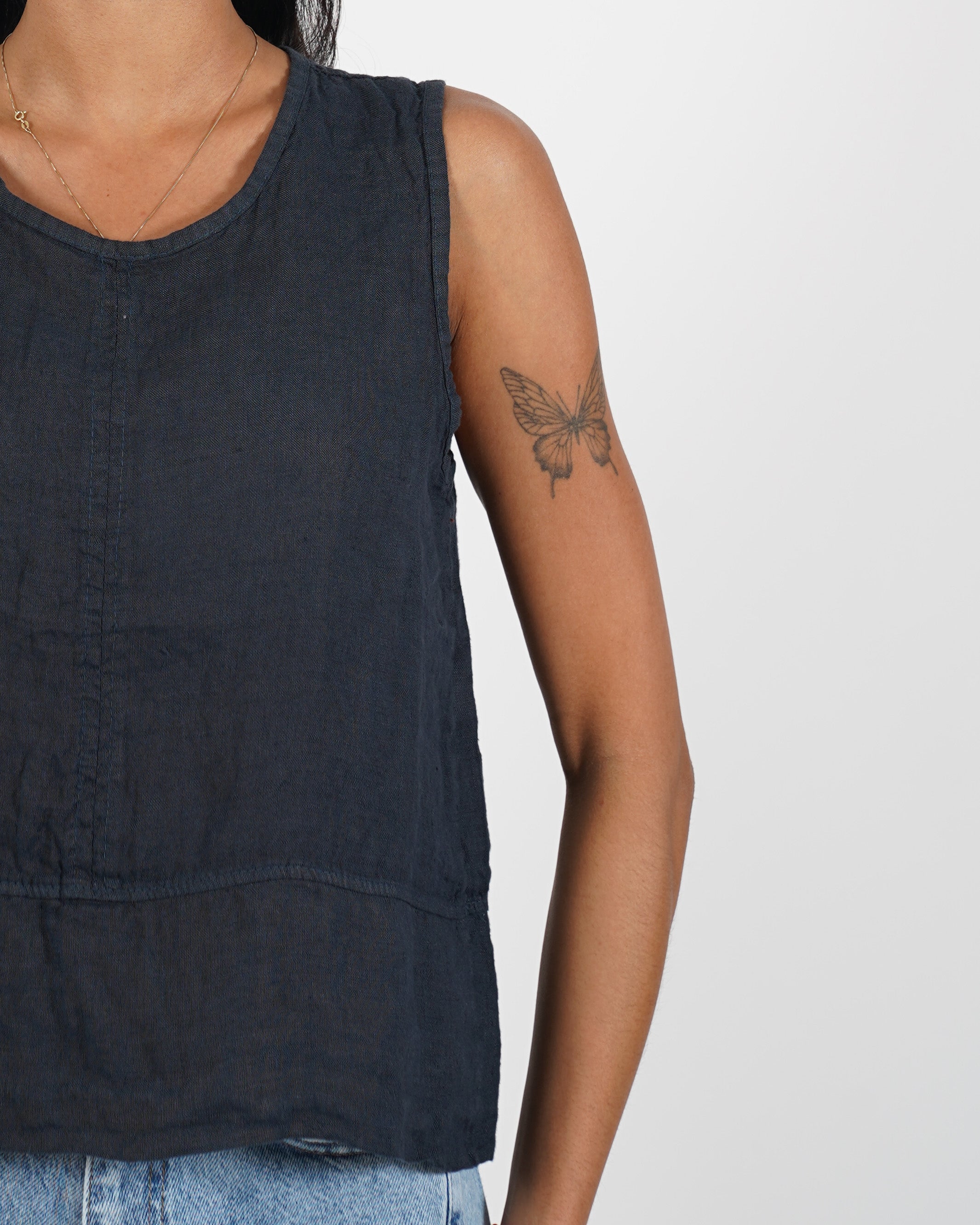 Blusa smanicata girocollo in lino - Logica
