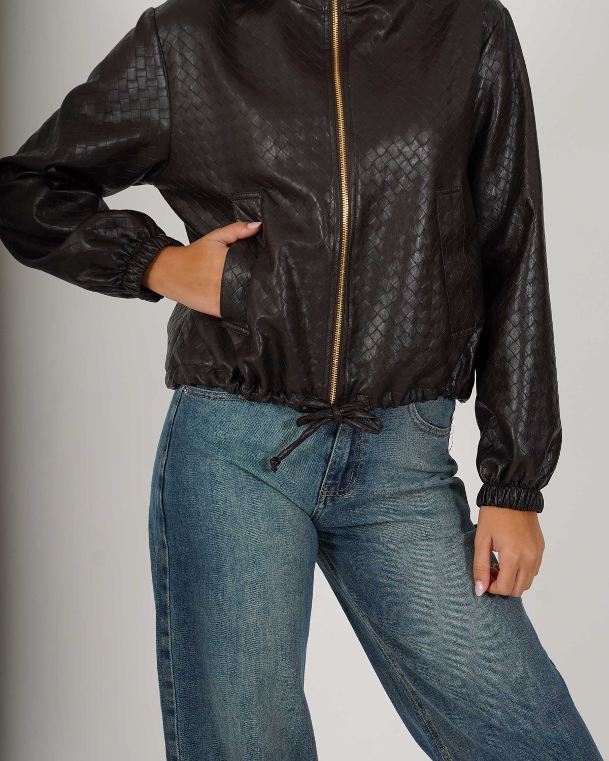 Bomber con zip e tasche in ecopelle intrecciata - Lallina