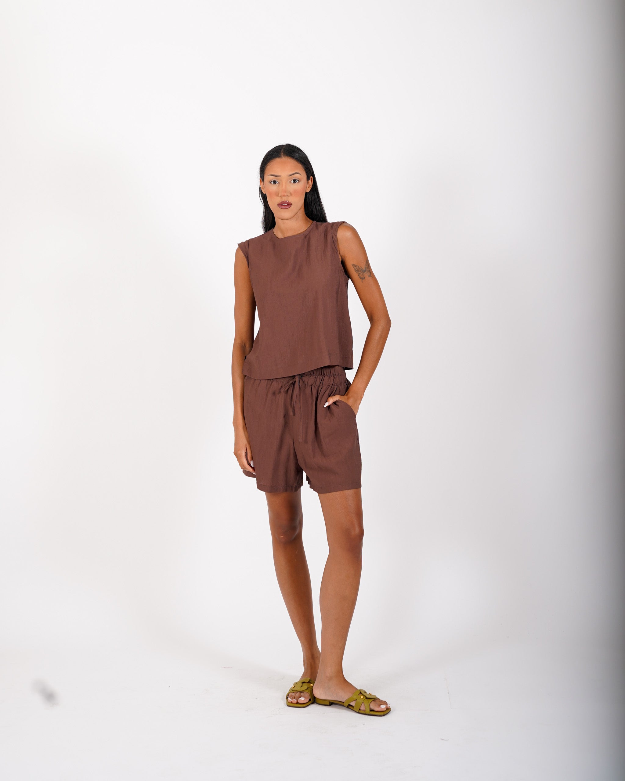 Short con coulisse e tasche in tessuto stropicciato - Debora