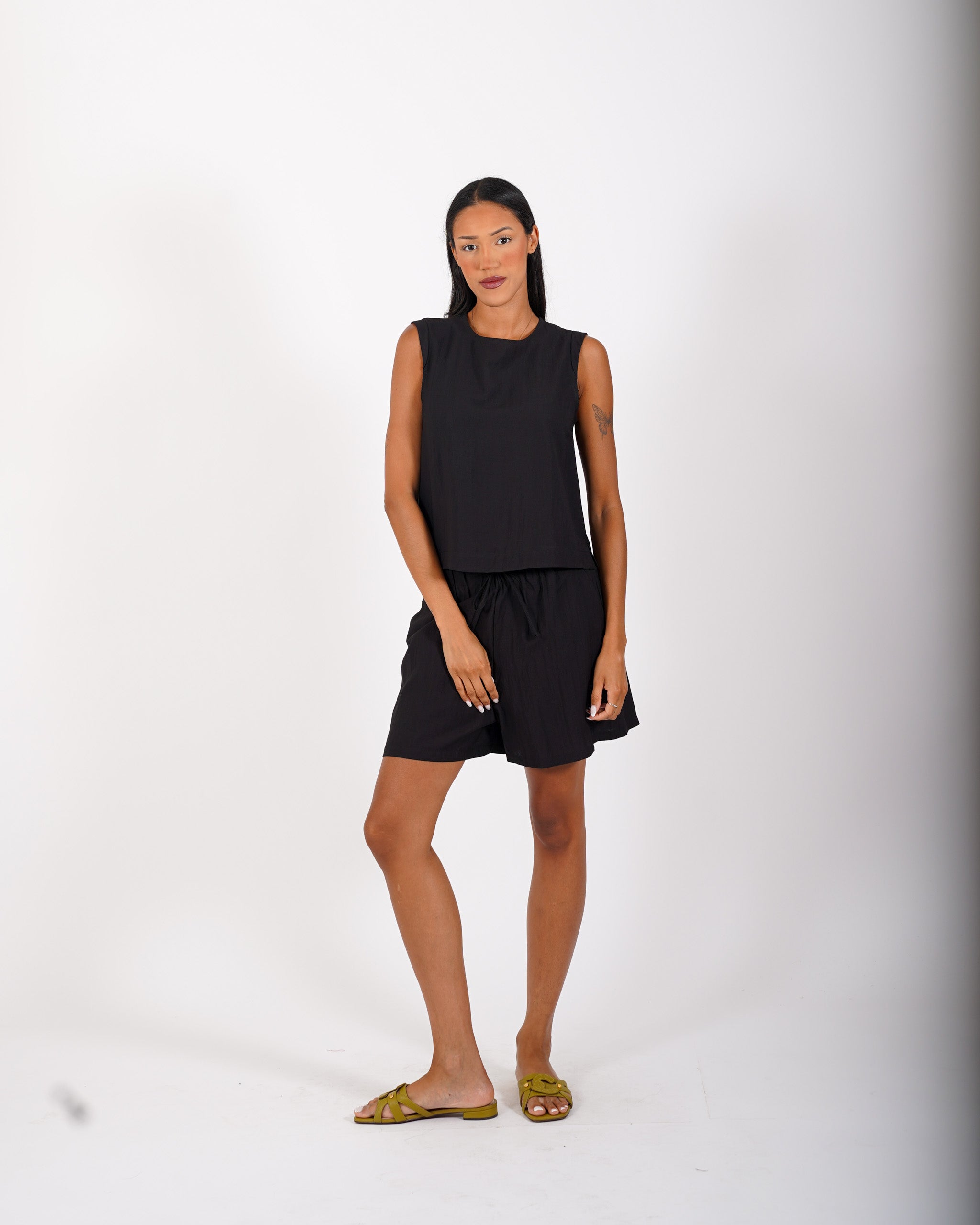 Short con coulisse e tasche in tessuto stropicciato - Debora
