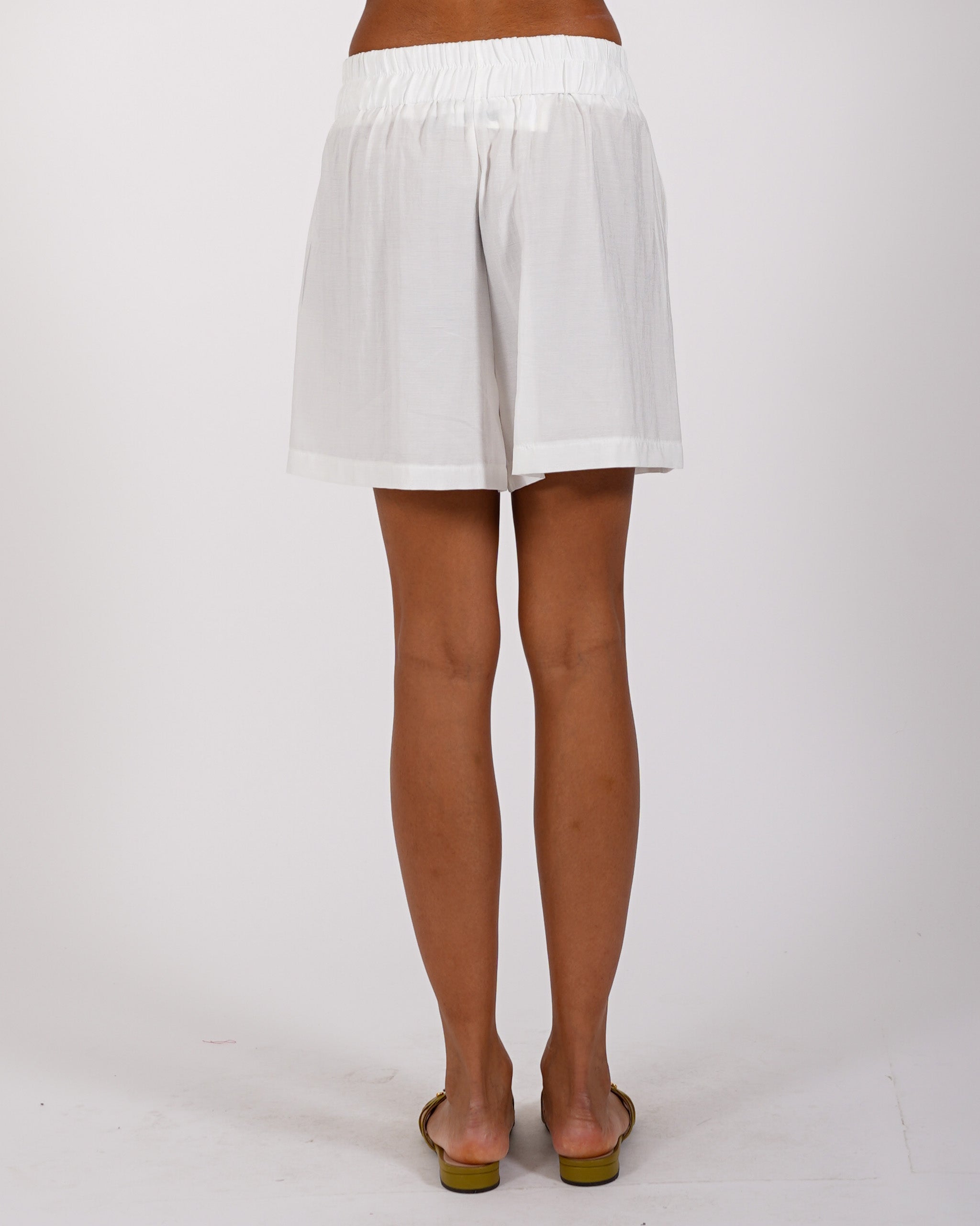 Short con coulisse e tasche in tessuto stropicciato - Debora
