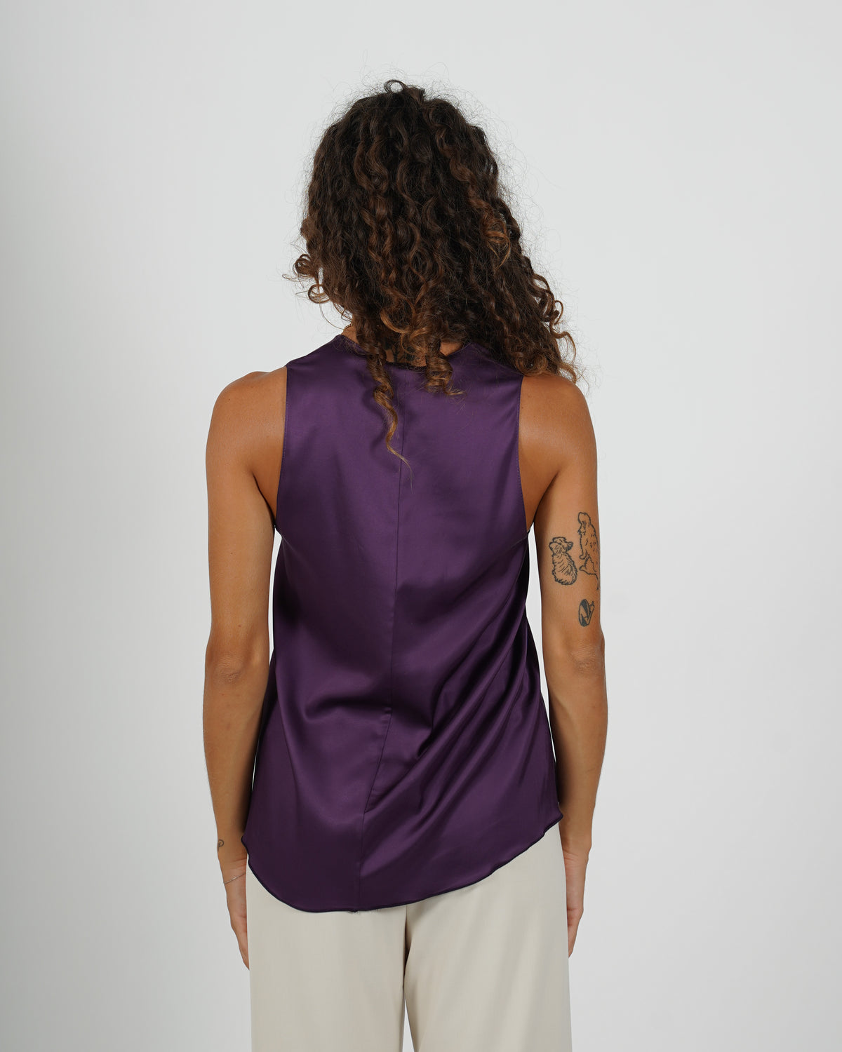 Blusa smanicata scollo a v in raso - Pausini