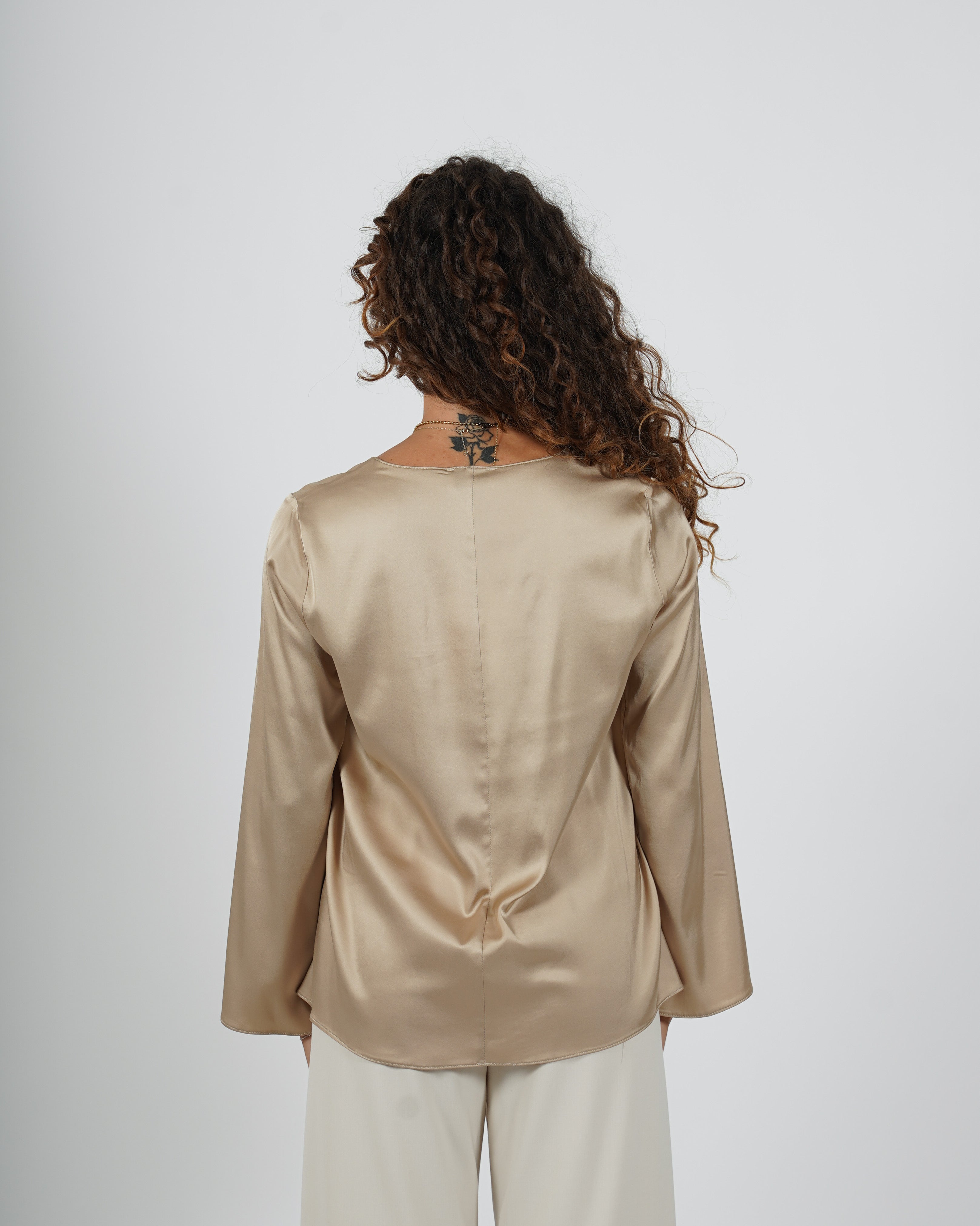 Blusa scollo a v manica lunga in raso - Carrà