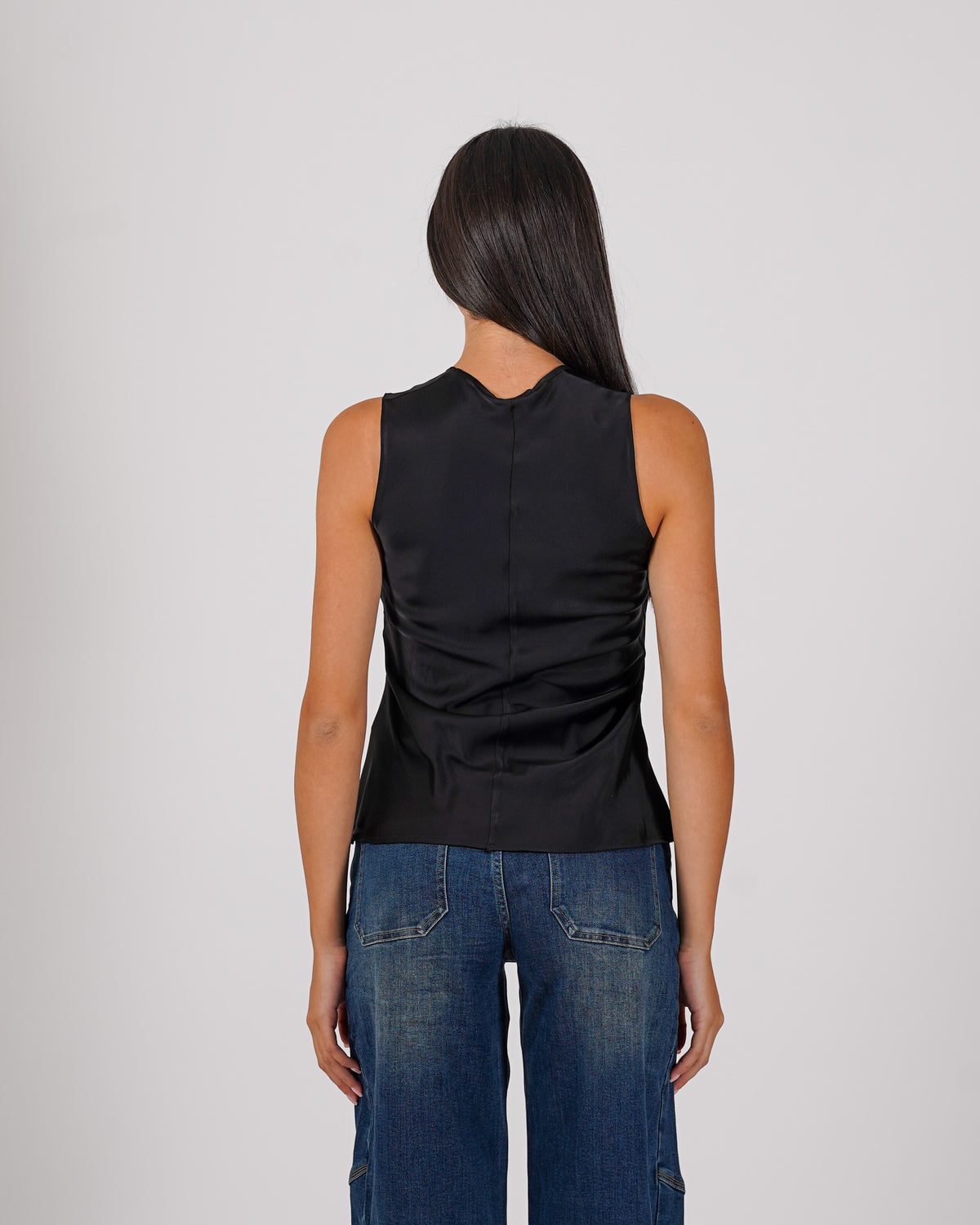 Blusa smanicata scollo a v in raso - Sherry