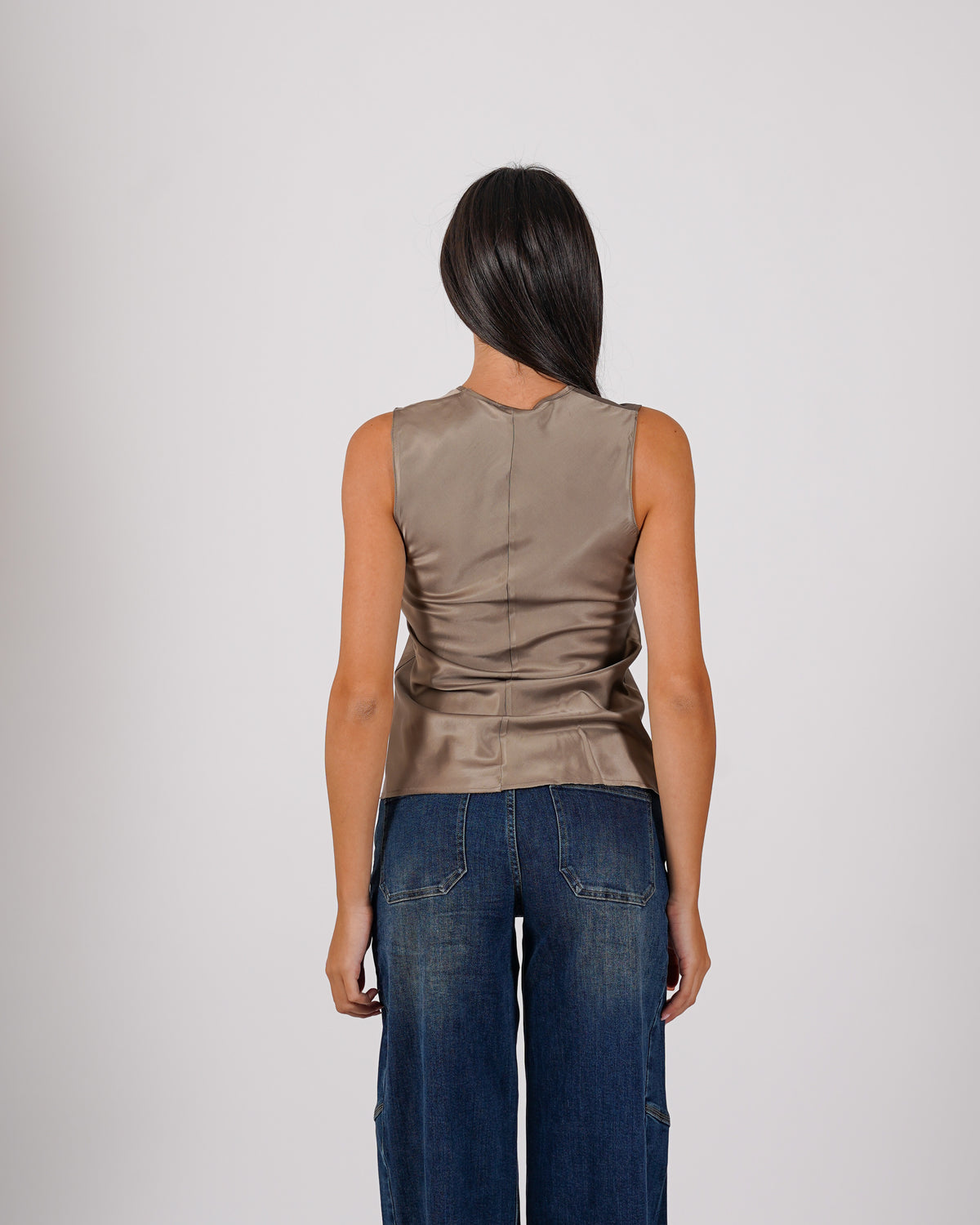Blusa smanicata scollo a v in raso - Sherry