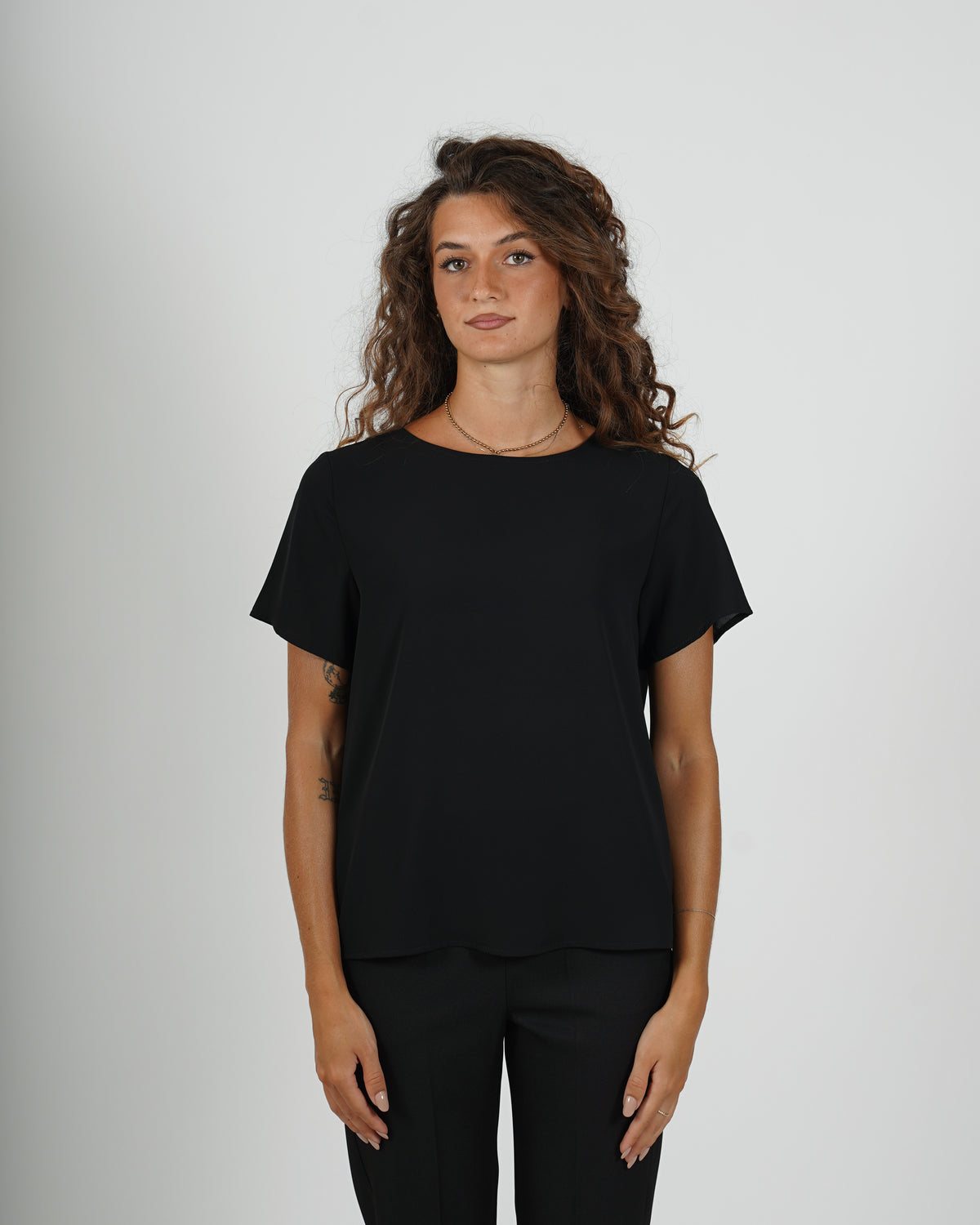 Shirt girocollo con bottoncino sul retro - Althea
