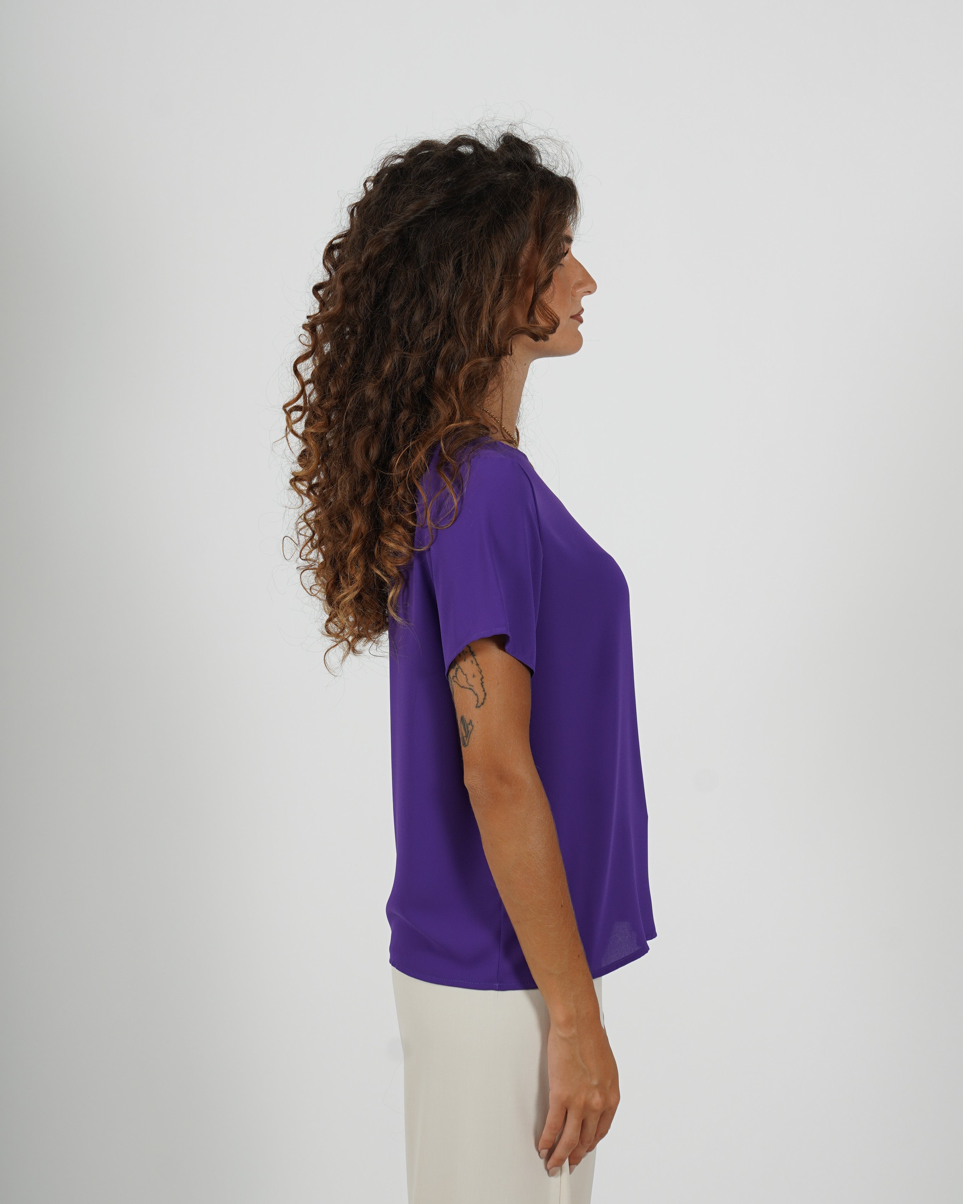 Shirt girocollo con bottoncino sul retro - Althea