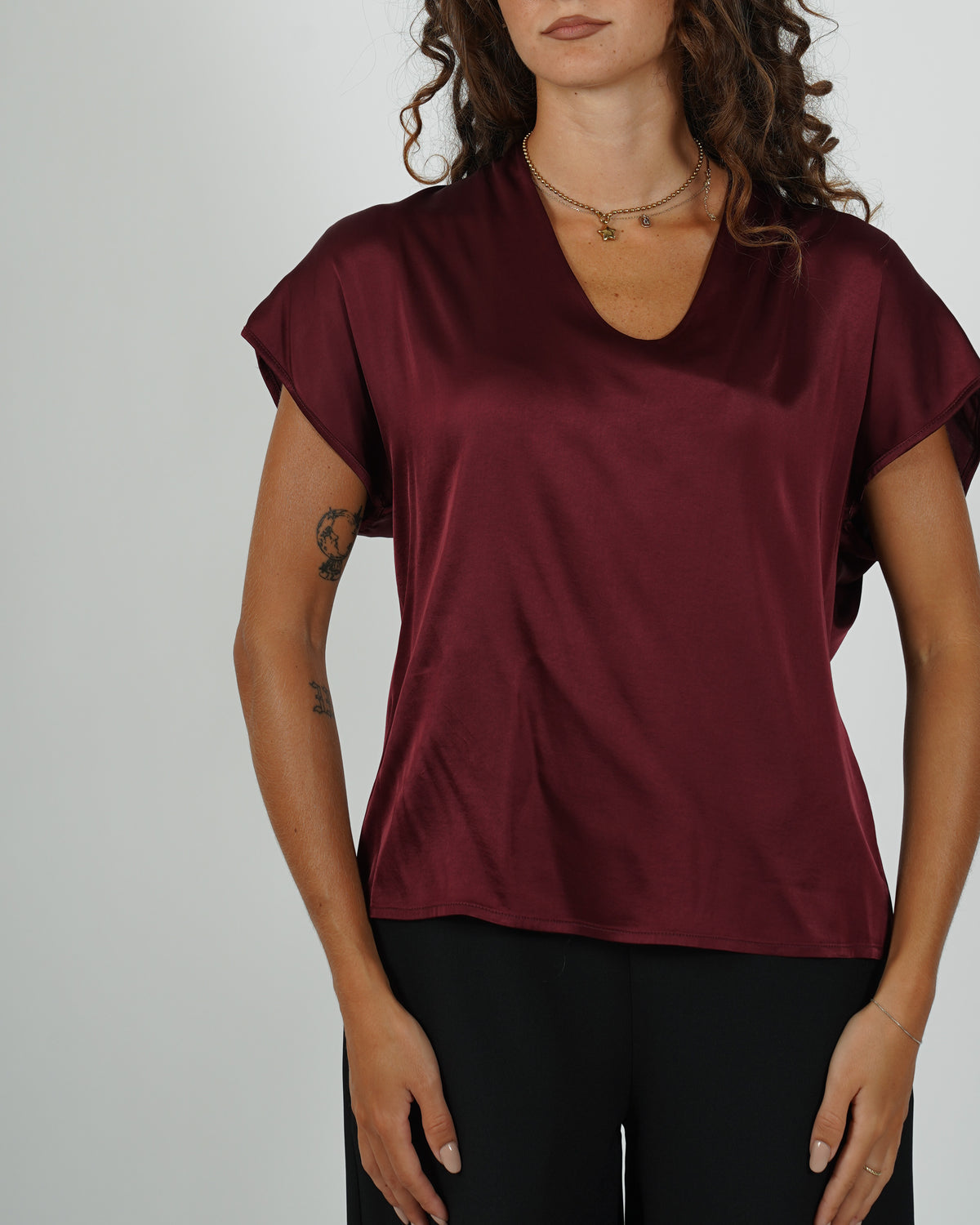 Blusa scolla a v in mano raso - Pistoia