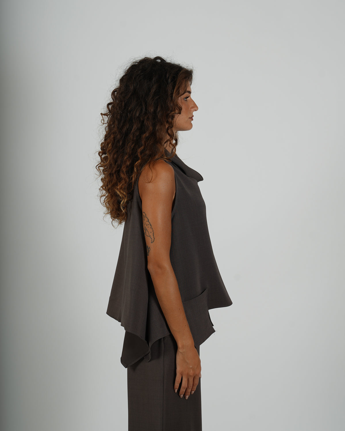 Blusa smanicata scollo a gronda - Mirata