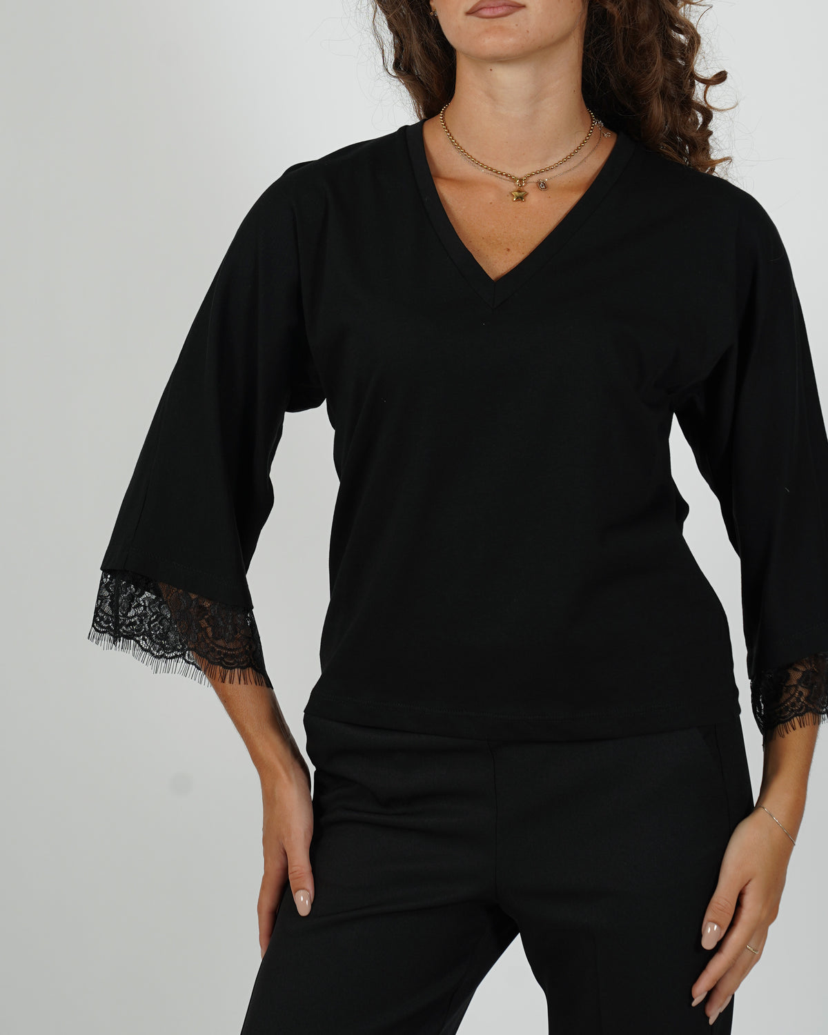 Shirt scollo a v con dettaglio su manica 3/4 - Bionica