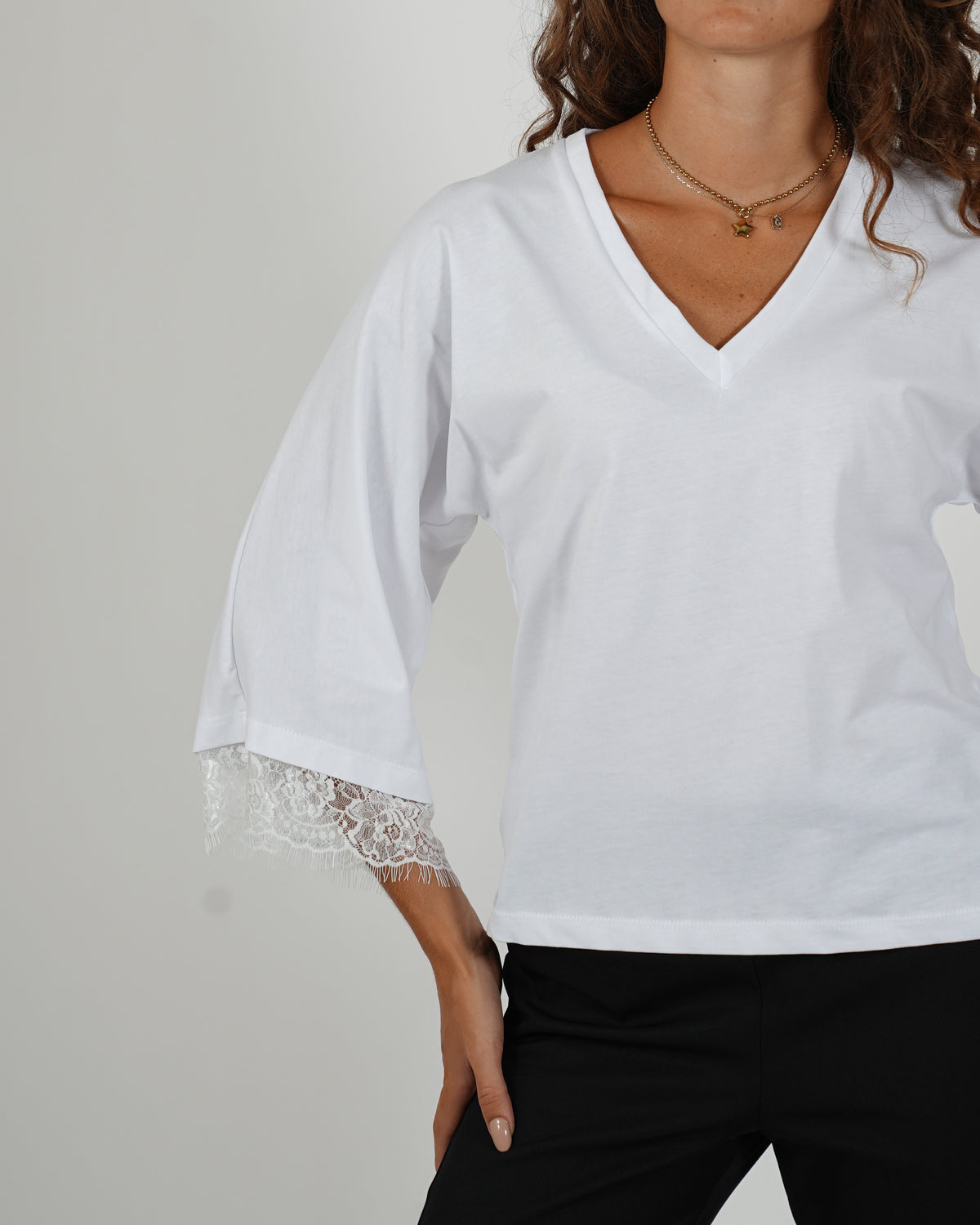 Shirt scollo a v con dettaglio su manica 3/4 - Bionica