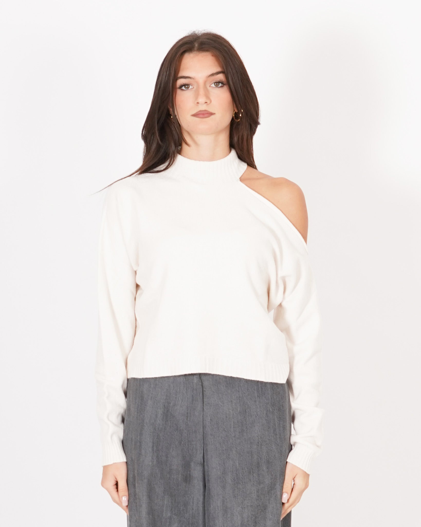 Maglia collo alto con taglio sulla spalla - Amazzone Uncategorized - Hope Abbigliamento e Accessori Donna Online