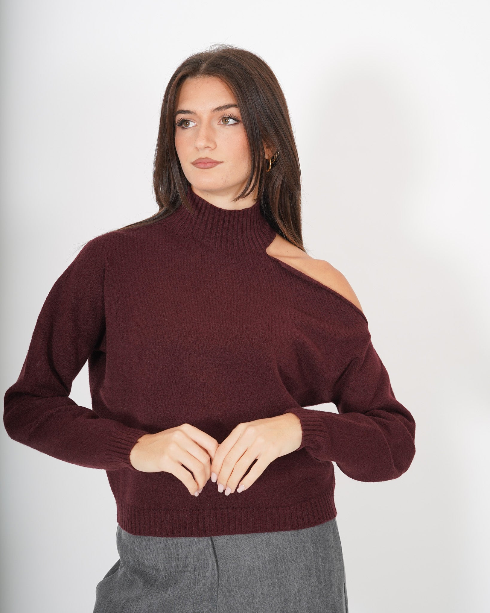 Maglia collo alto con taglio sulla spalla - Amazzone Uncategorized - Hope Abbigliamento e Accessori Donna Online