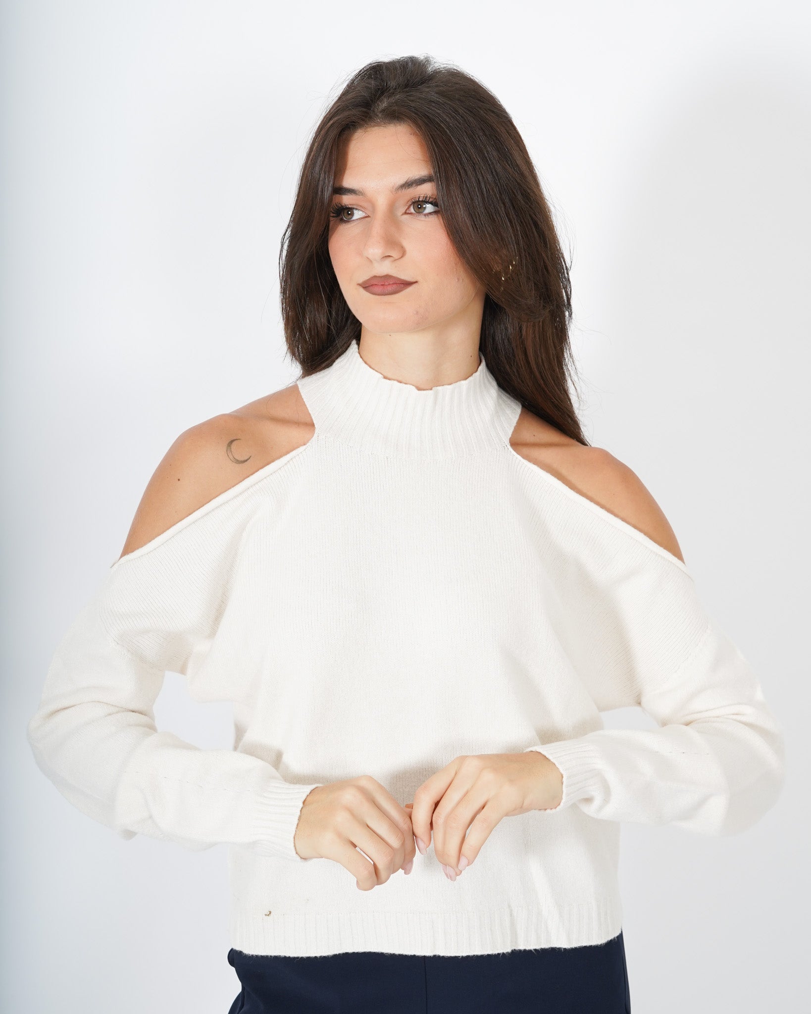 Maglia girocollo con tagli profondi sulle spalle - Alabastro Uncategorized - Hope Abbigliamento e Accessori Donna Online