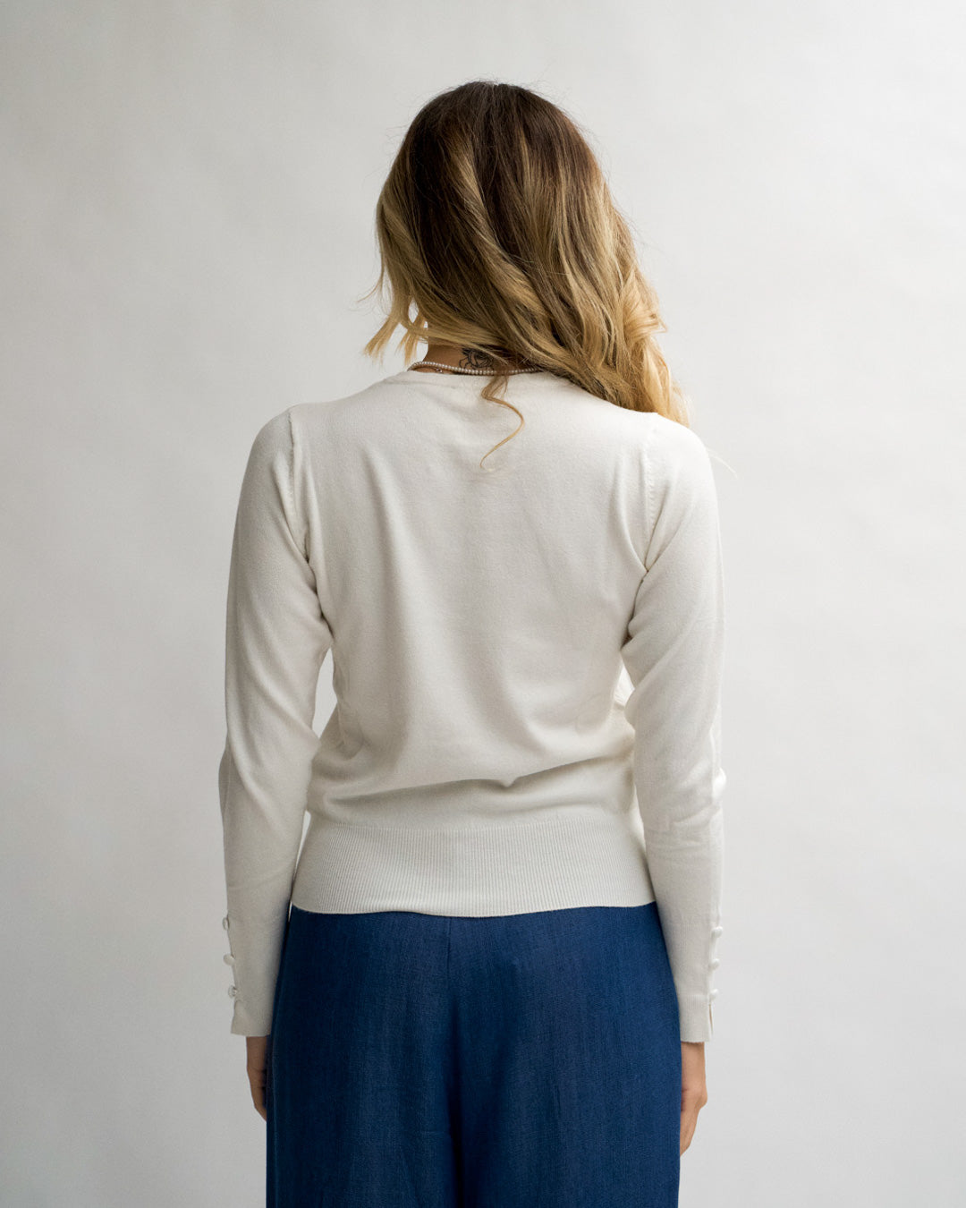 Maglia girocollo slim con bottoncini laterali sui polsini - Canapa Uncategorized - Hope Abbigliamento e Accessori Donna Online