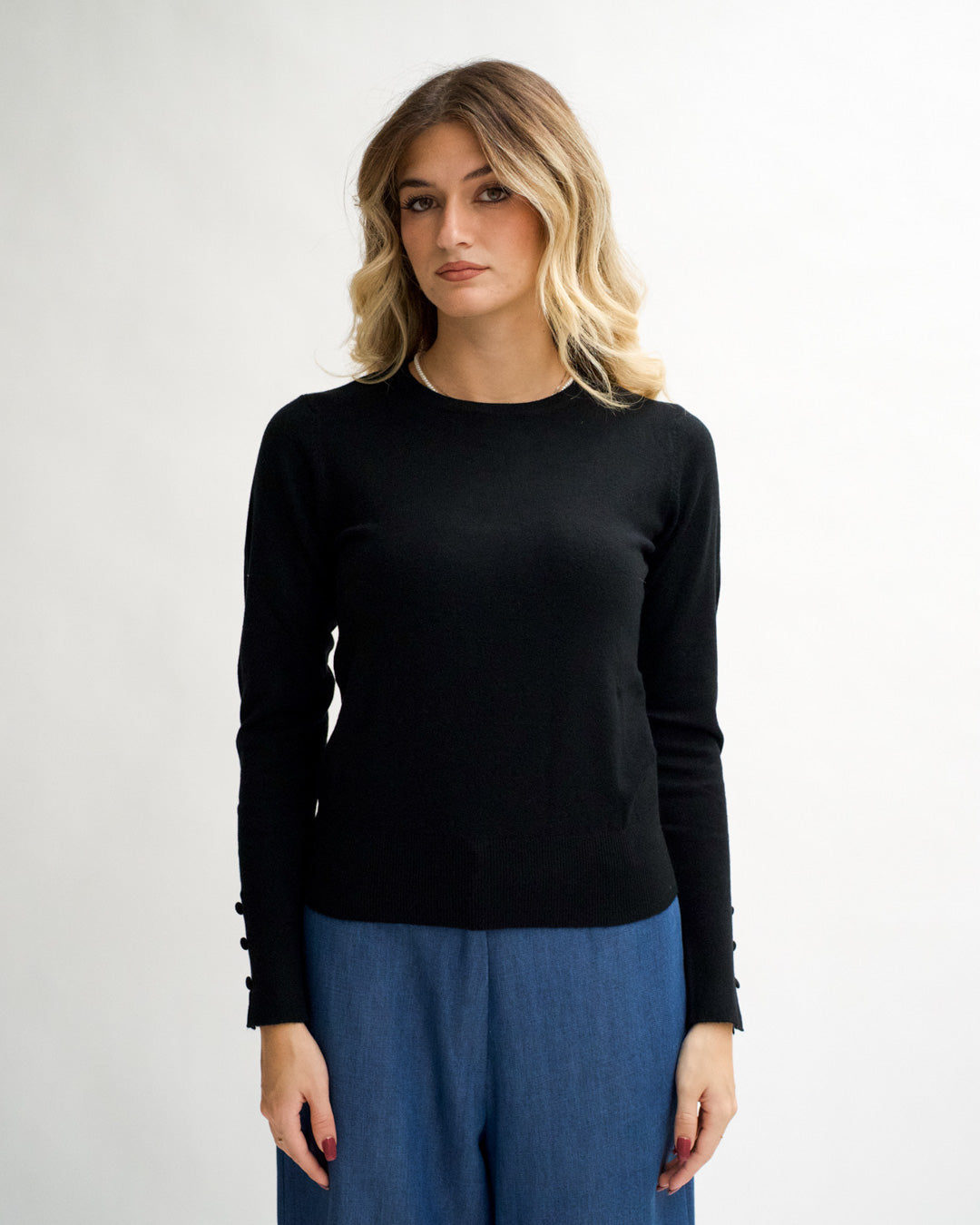 Maglia girocollo slim con bottoncini laterali sui polsini - Canapa Uncategorized - Hope Abbigliamento e Accessori Donna Online