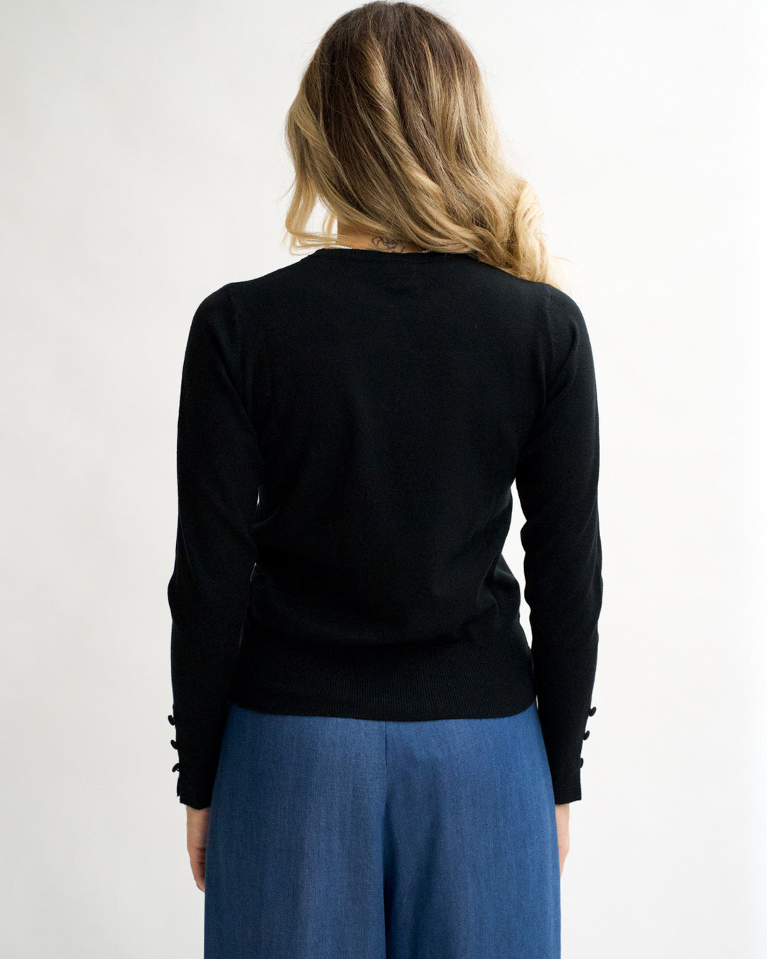 Maglia girocollo slim con bottoncini laterali sui polsini - Canapa Uncategorized - Hope Abbigliamento e Accessori Donna Online