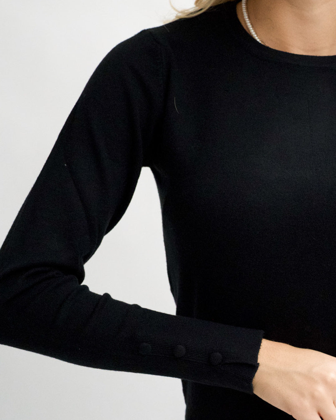 Maglia girocollo slim con bottoncini laterali sui polsini - Canapa Uncategorized - Hope Abbigliamento e Accessori Donna Online