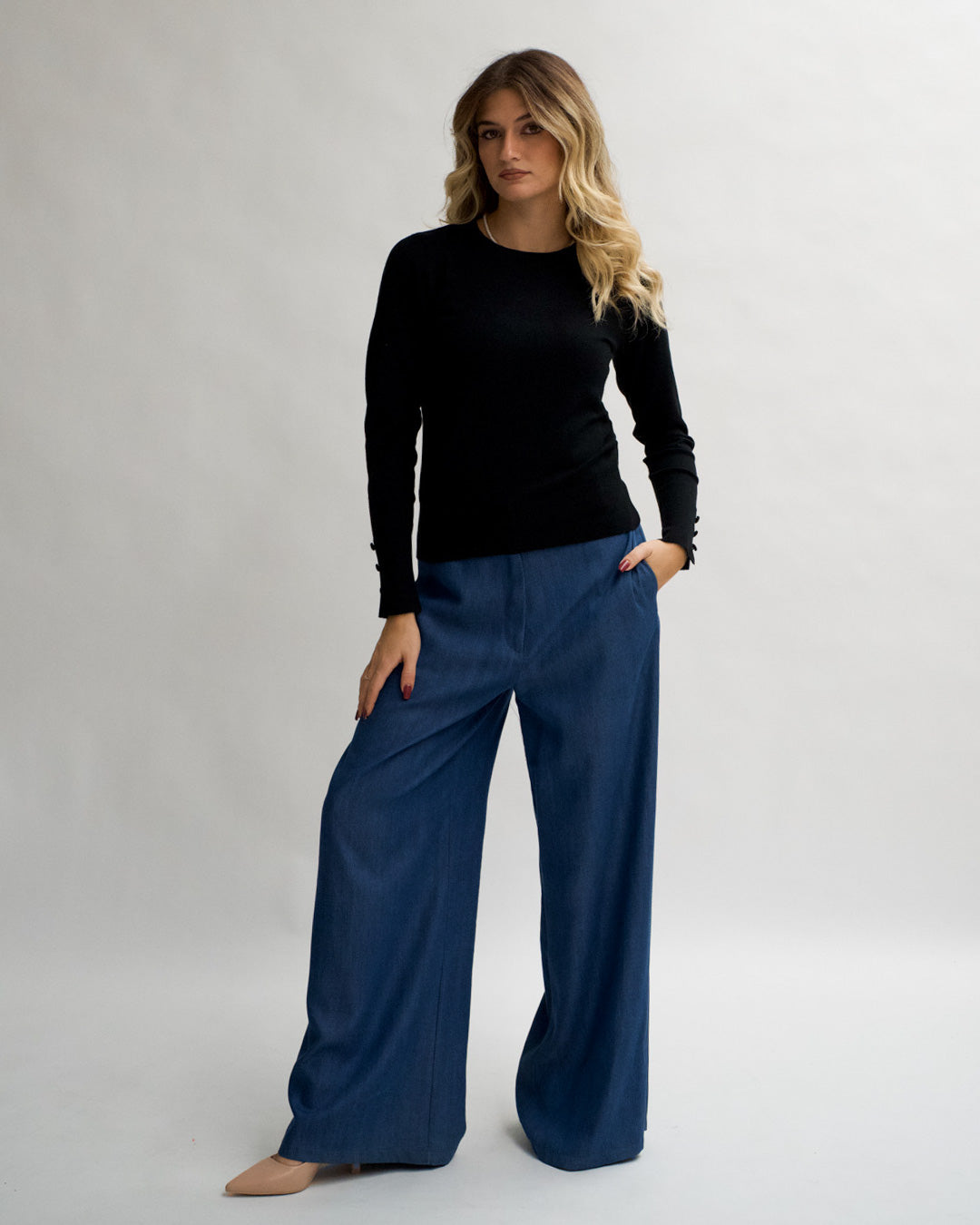 Maglia girocollo slim con bottoncini laterali sui polsini - Canapa Uncategorized - Hope Abbigliamento e Accessori Donna Online