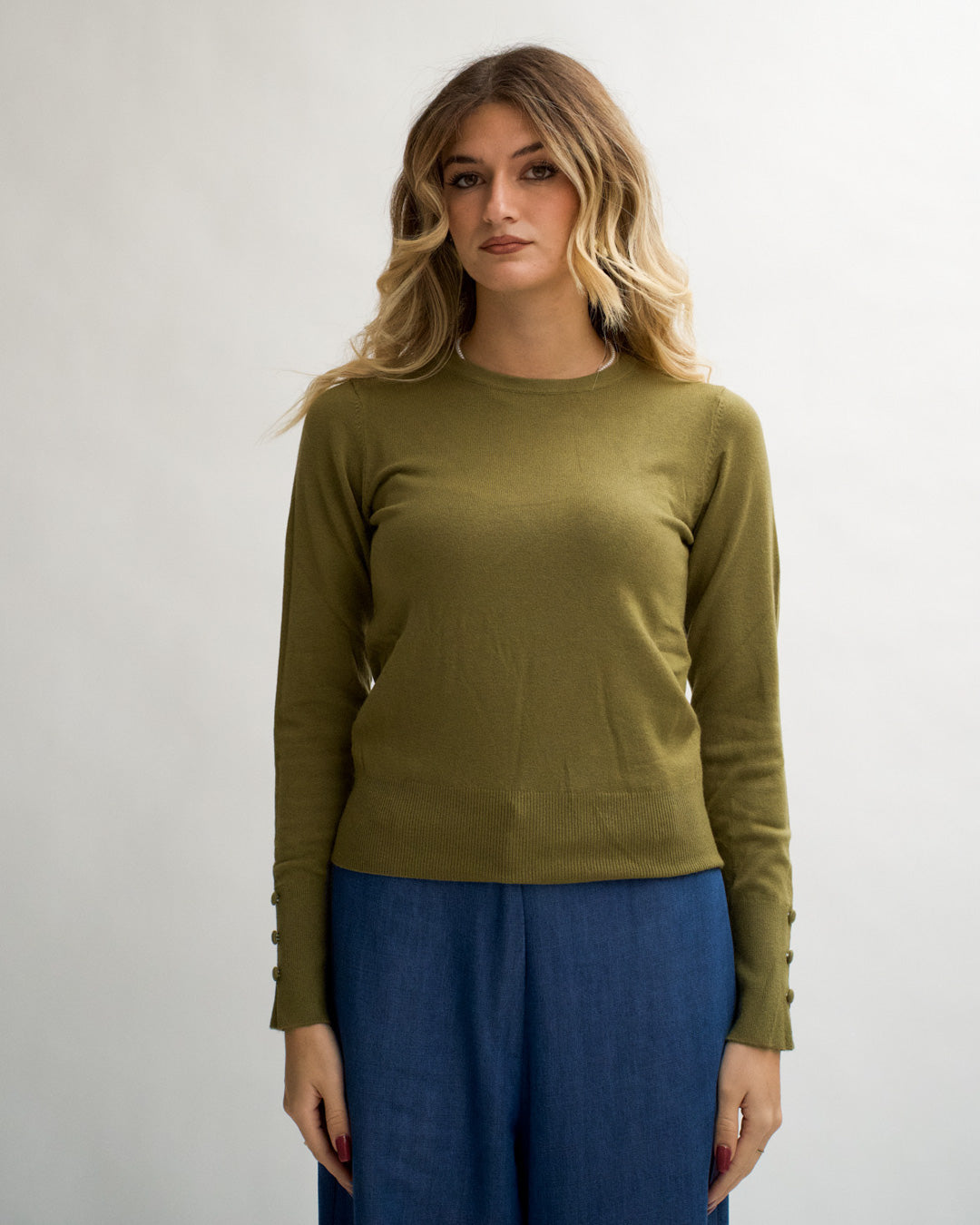 Maglia girocollo slim con bottoncini laterali sui polsini - Canapa Uncategorized - Hope Abbigliamento e Accessori Donna Online