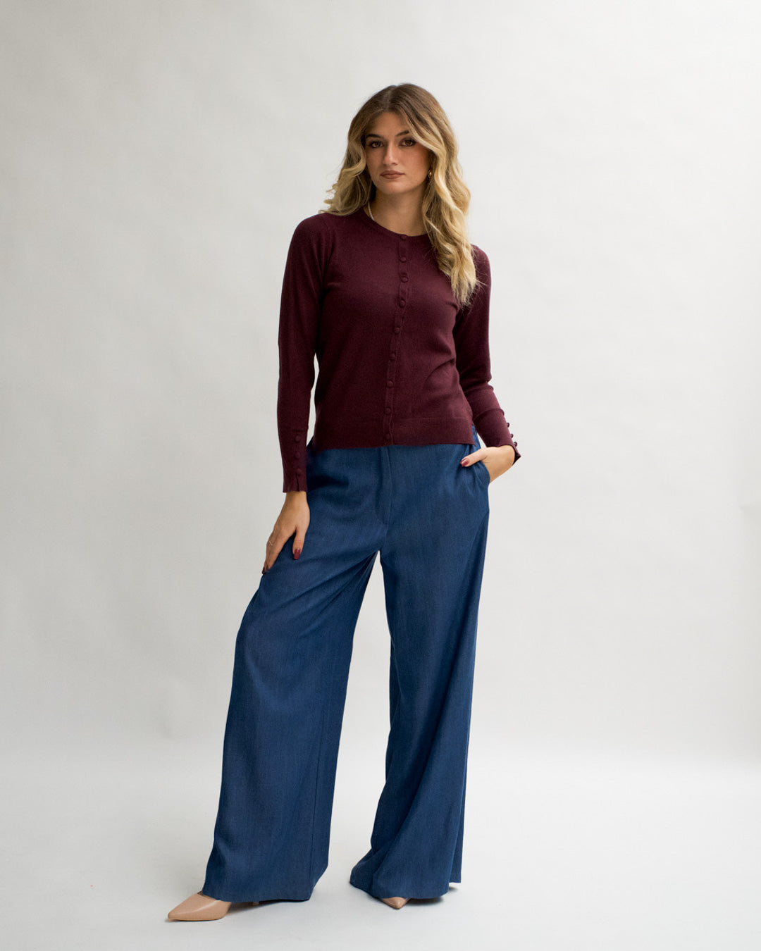 Maglia girocollo slim con bottoncini laterali sui polsini - Canapa Uncategorized - Hope Abbigliamento e Accessori Donna Online