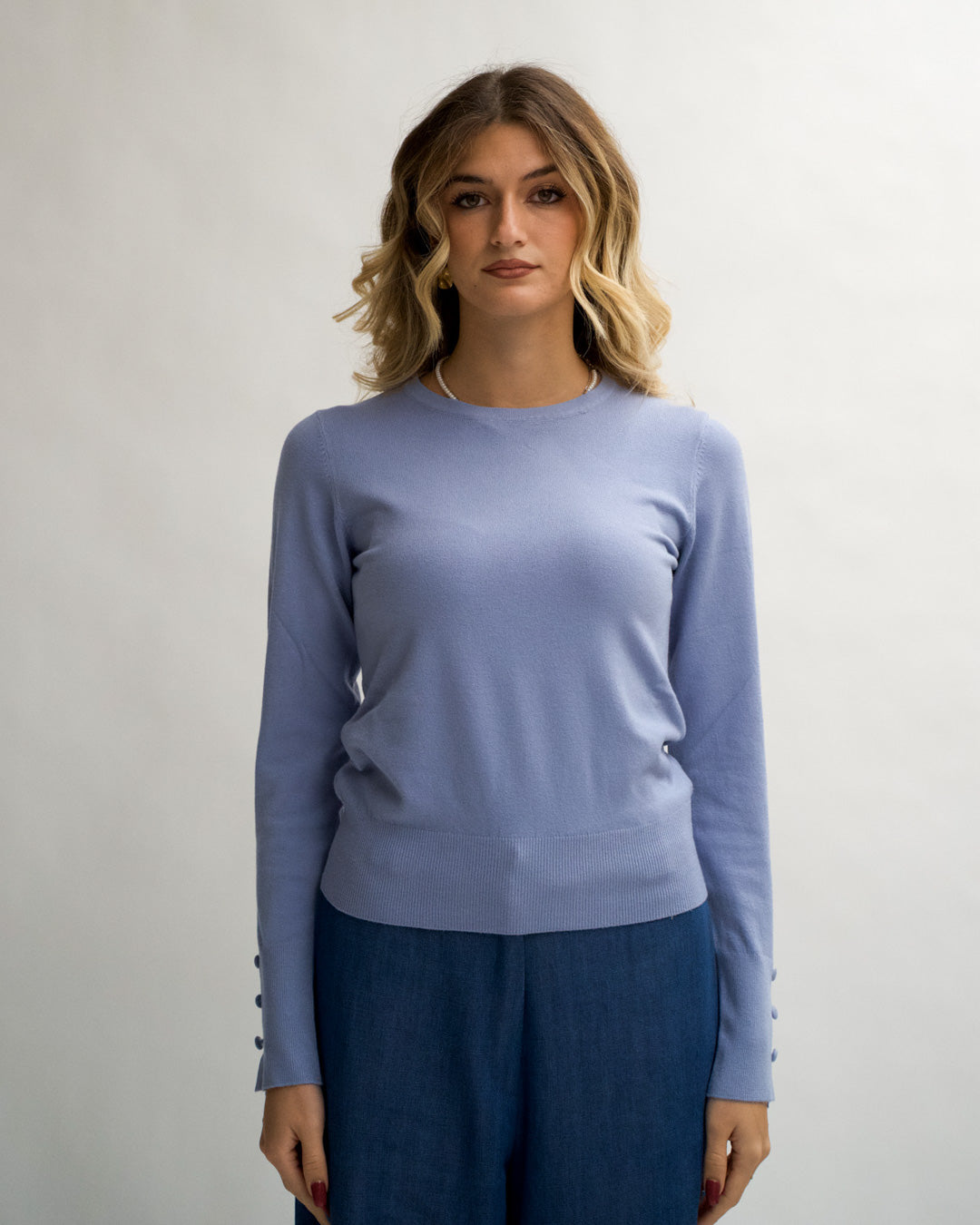 Maglia girocollo slim con bottoncini laterali sui polsini - Canapa Uncategorized - Hope Abbigliamento e Accessori Donna Online