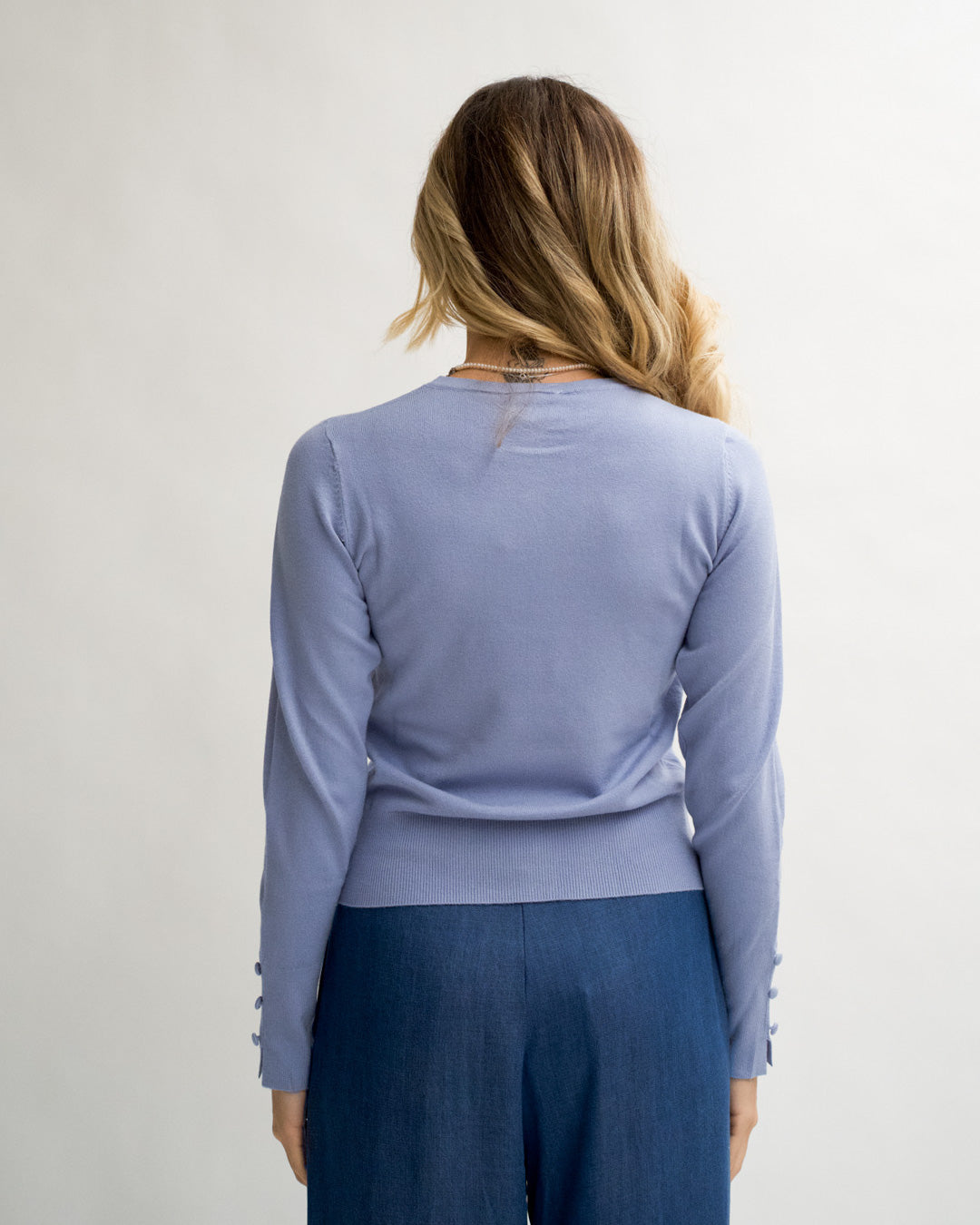 Maglia girocollo slim con bottoncini laterali sui polsini - Canapa Uncategorized - Hope Abbigliamento e Accessori Donna Online