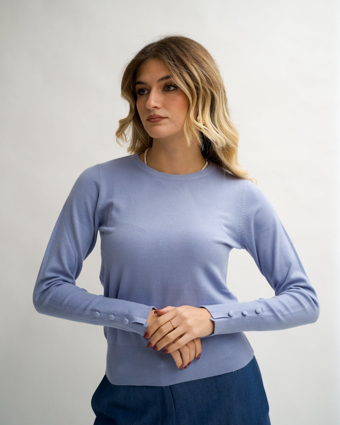 Maglia girocollo slim con bottoncini laterali sui polsini - Canapa Uncategorized - Hope Abbigliamento e Accessori Donna Online