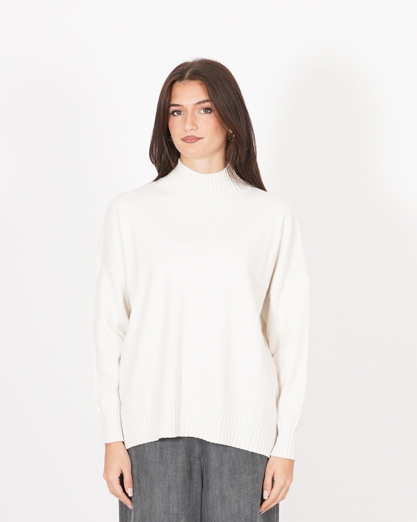 Maglia collo alto con spacchetti sul fondo - Gesso Uncategorized - Hope Abbigliamento e Accessori Donna Online