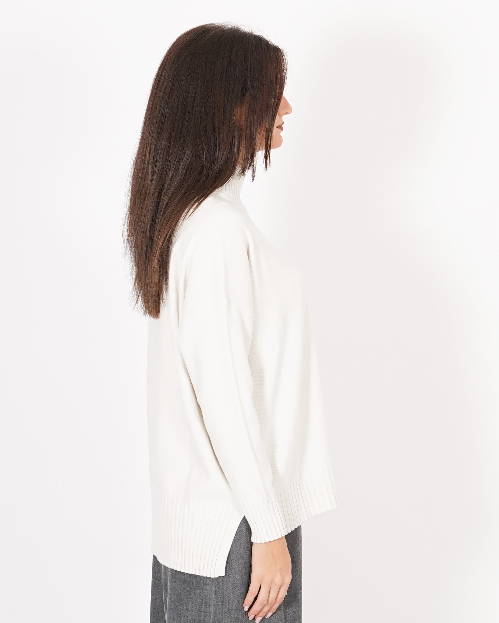 Maglia collo alto con spacchetti sul fondo - Gesso Uncategorized - Hope Abbigliamento e Accessori Donna Online