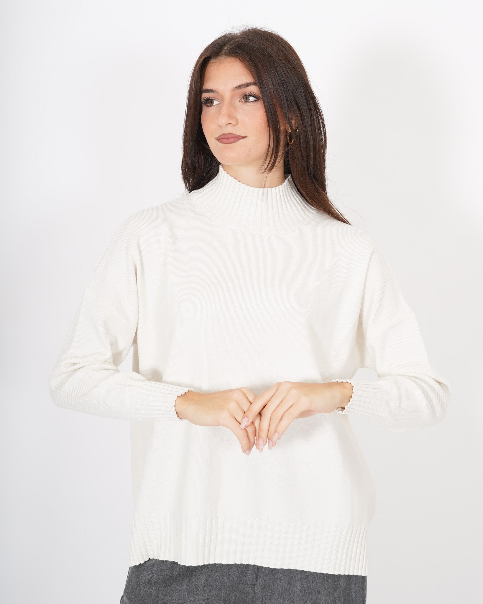 Maglia collo alto con spacchetti sul fondo - Gesso Uncategorized - Hope Abbigliamento e Accessori Donna Online