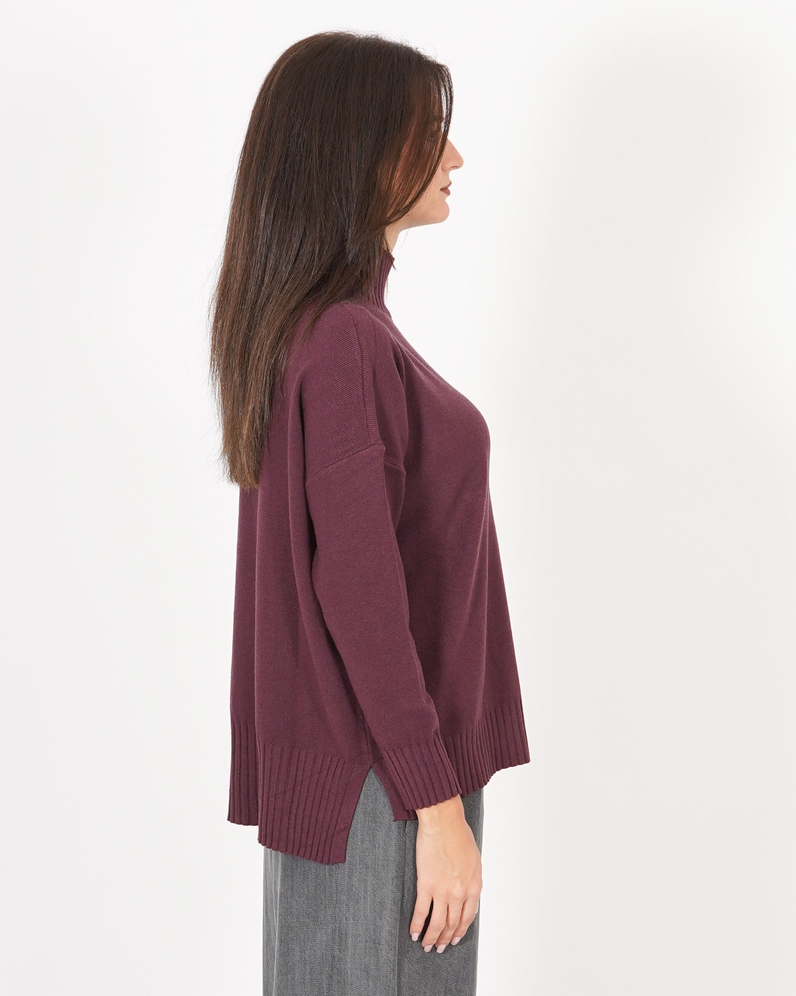 Maglia collo alto con spacchetti sul fondo - Gesso Uncategorized - Hope Abbigliamento e Accessori Donna Online