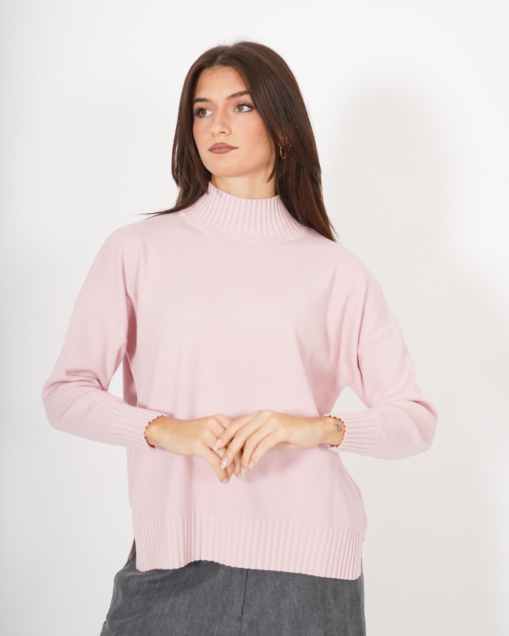 Maglia collo alto con spacchetti sul fondo - Gesso Uncategorized - Hope Abbigliamento e Accessori Donna Online