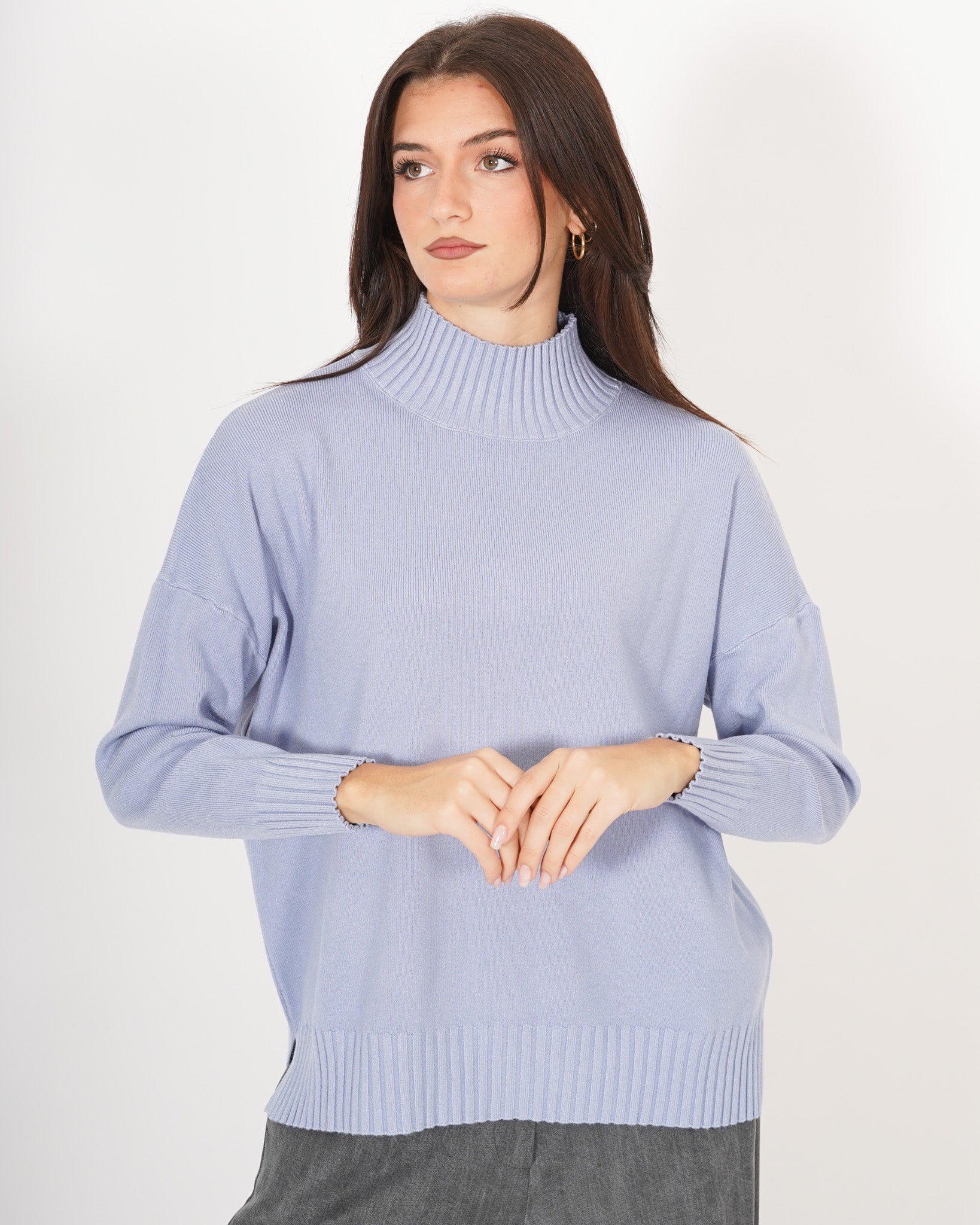 Maglia collo alto con spacchetti sul fondo - Gesso Uncategorized - Hope Abbigliamento e Accessori Donna Online