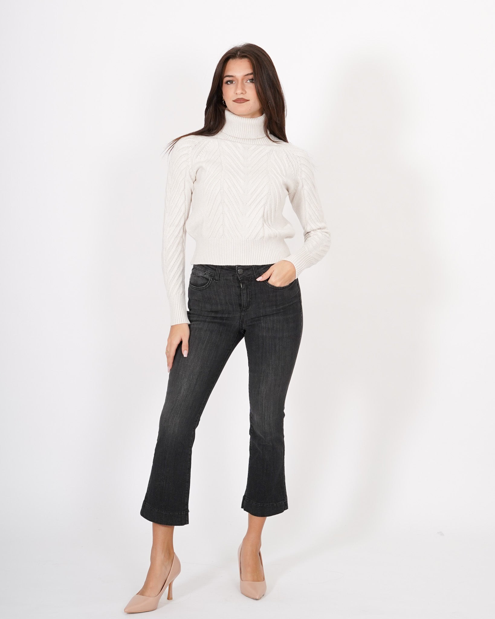 Collo alto con trama a foglia - Sasha Descrizione Uncategorized - Hope Abbigliamento e Accessori Donna Online