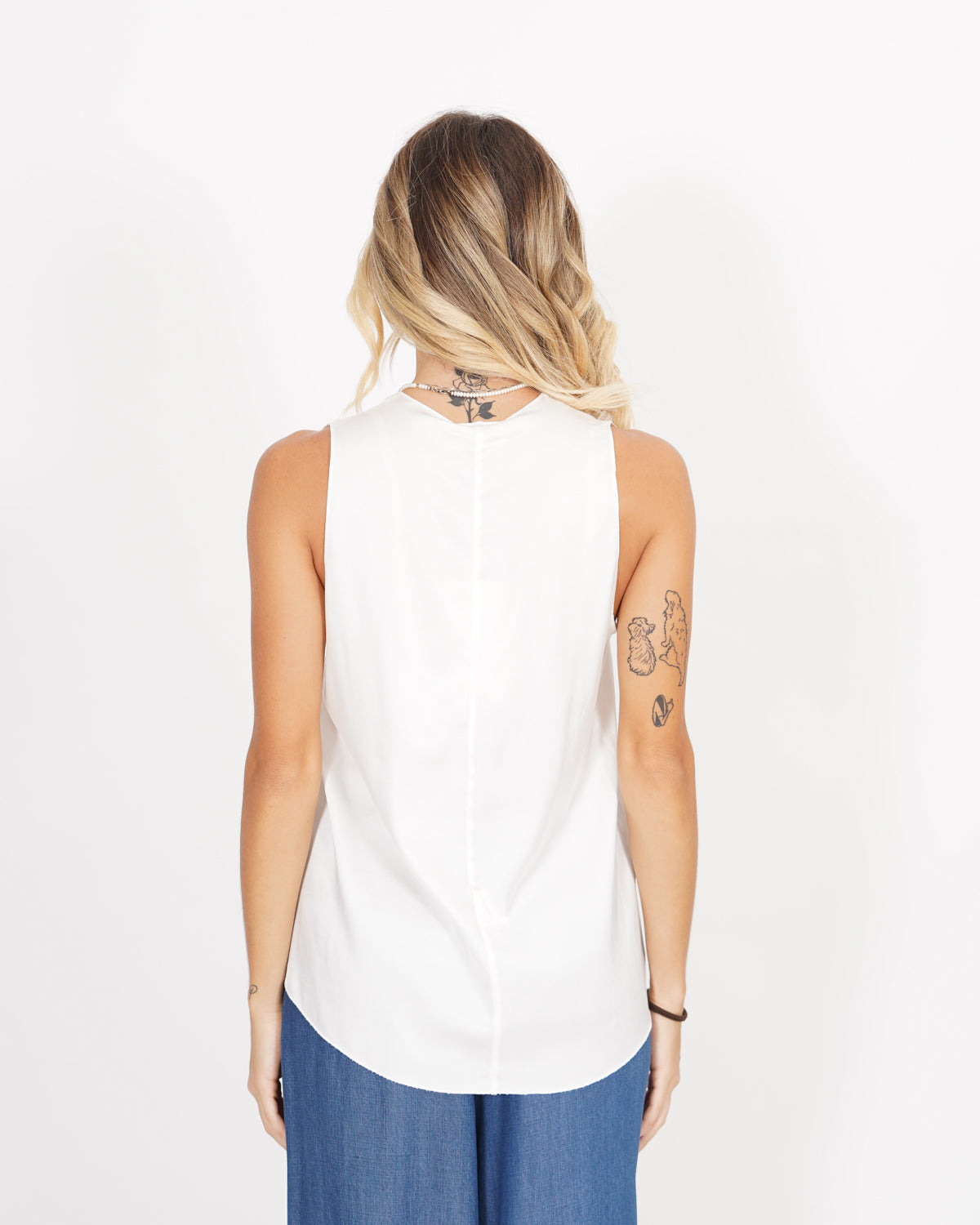 Blusa smanicata scollo a v in raso - Pausini