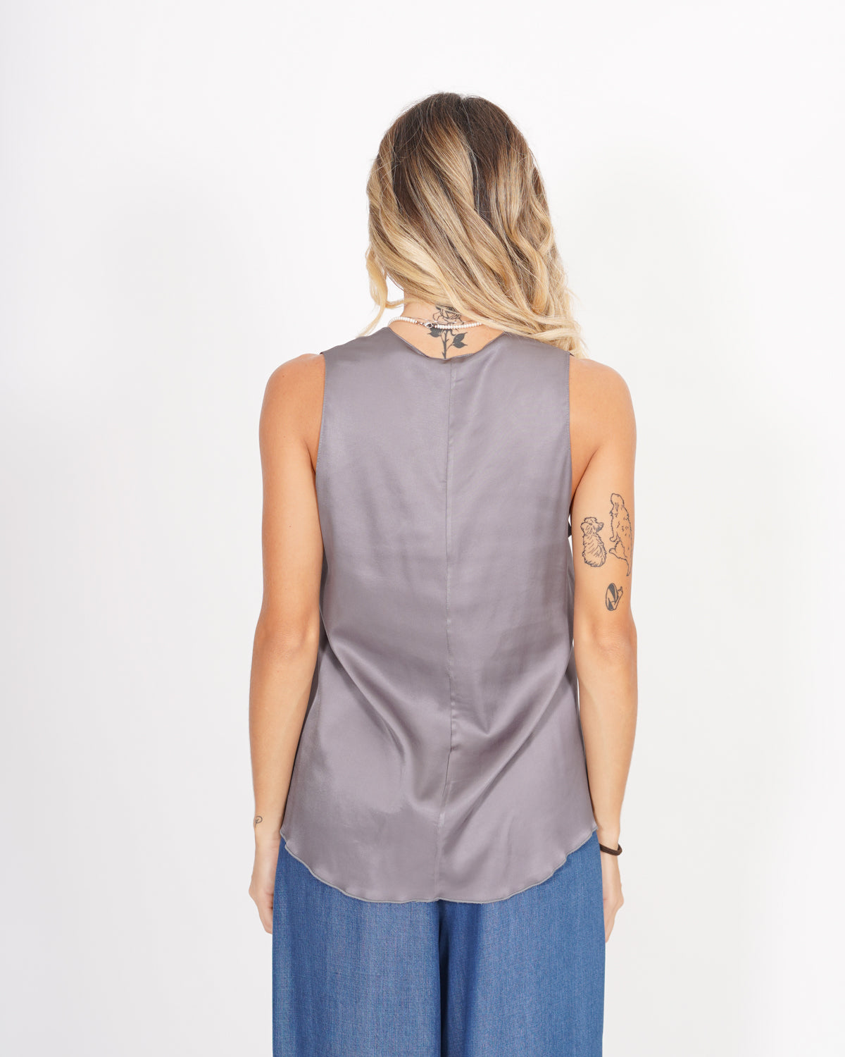 Blusa smanicata scollo a v in raso - Pausini